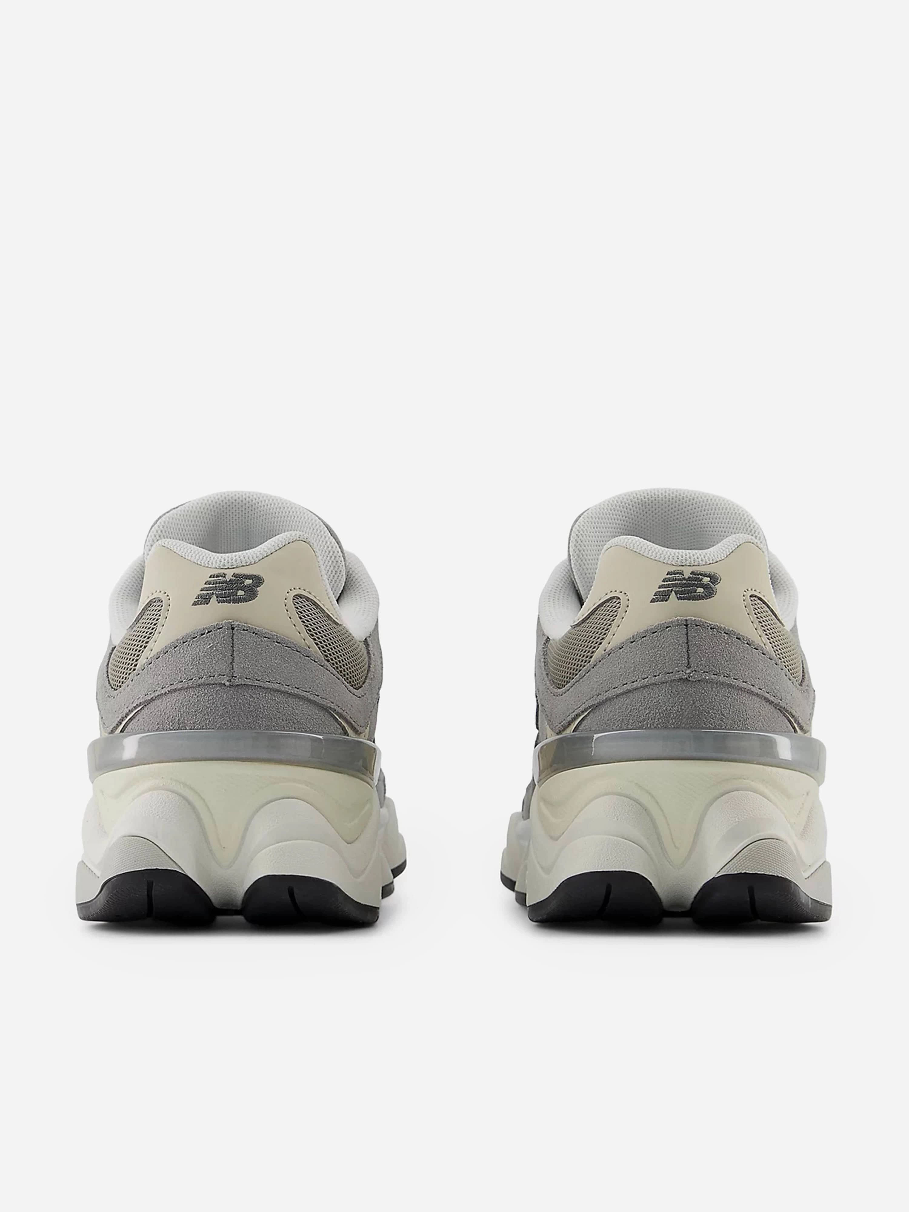 Quilted Leather Clutch Kids 9060 Trainers in Grey Outdoor Essential