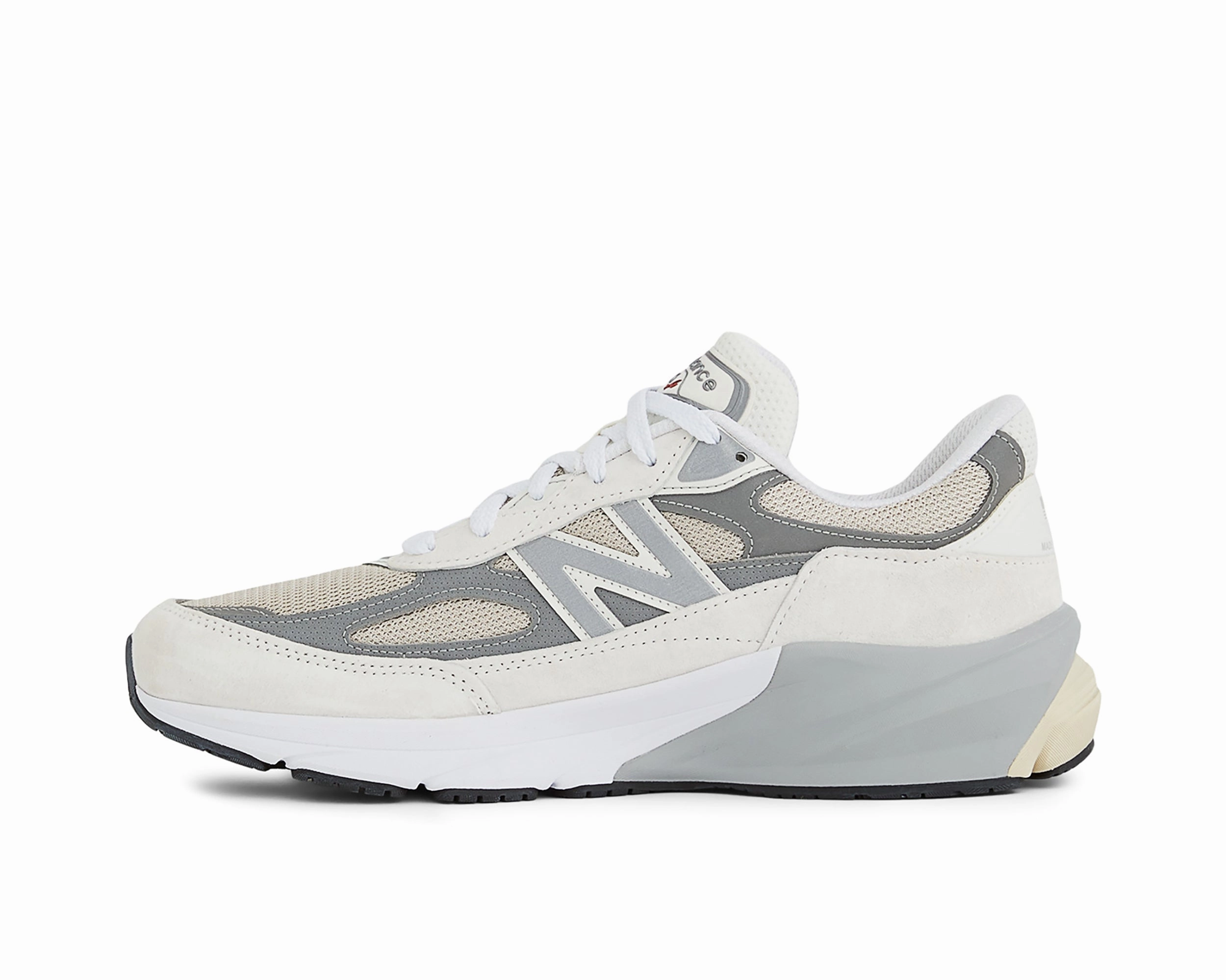 Ready For Anythi, Trusted Quality, Perfect For Gifting Men`s 990v6 NB Sneakers