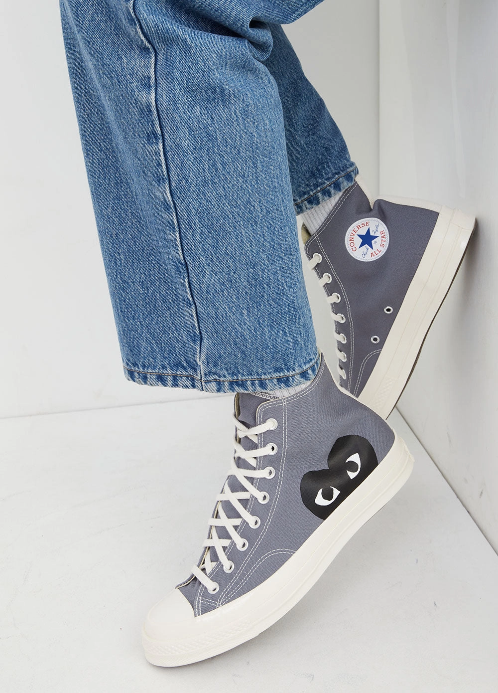 Quilted Leather Clutch, Beige Shoulder Bag With Buckle, Mini Handbag For Evening Events x Converse K122 High-Top Sneakers