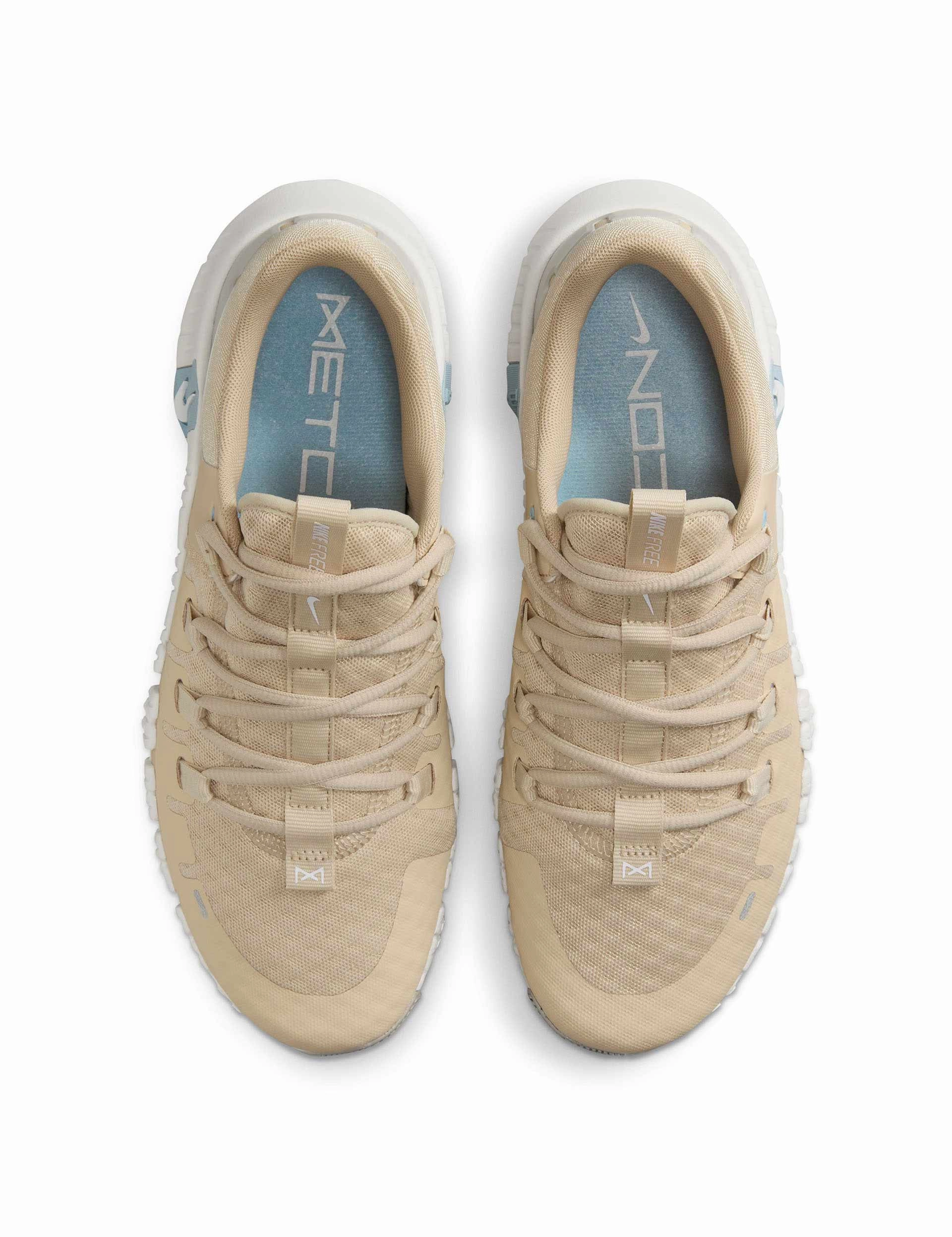 Free Metcon 5 Shoes - Sanddrift/White/Phantom/Light Iron Ore Patent Leather