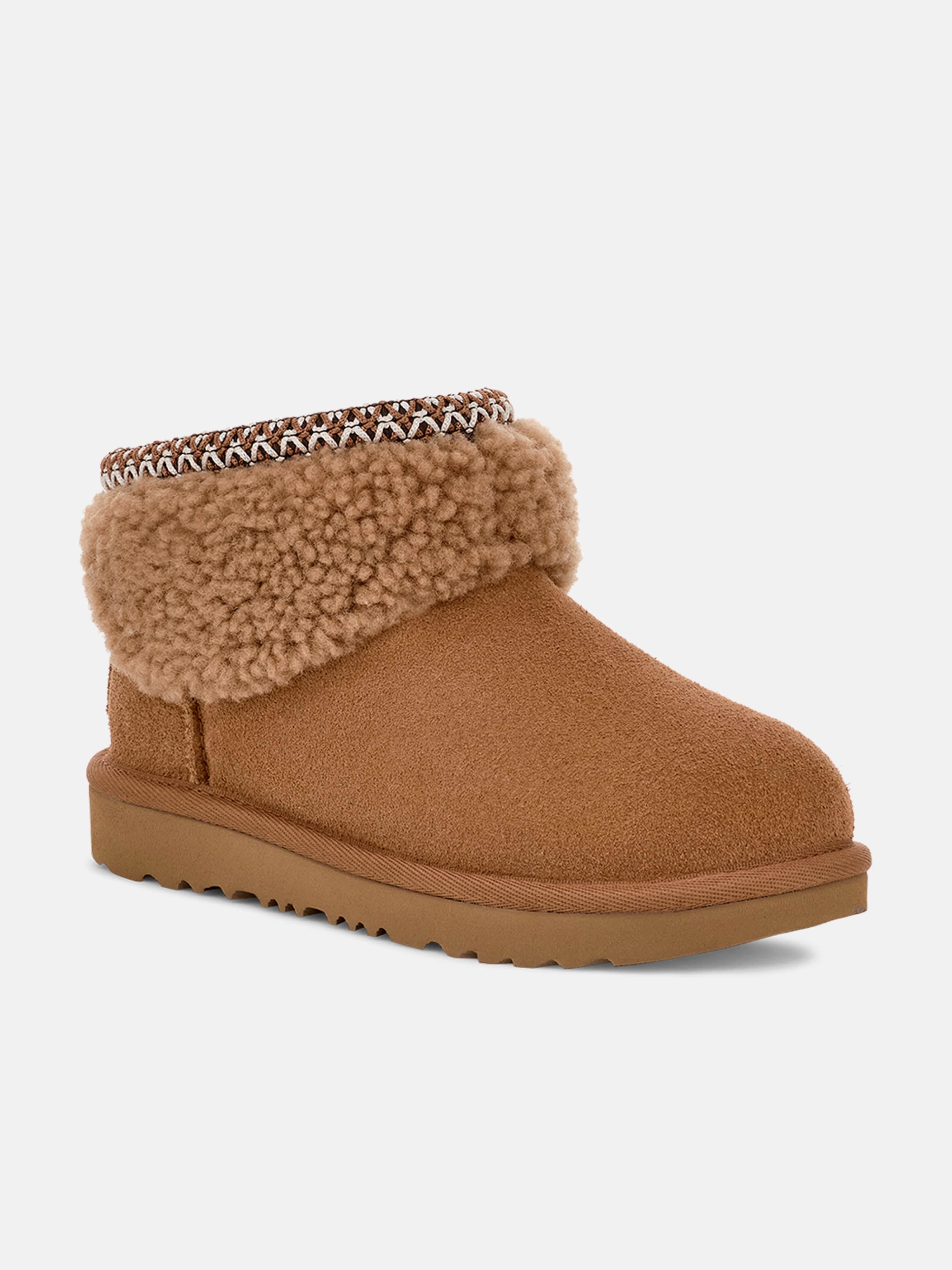 Straw UGG Girls Classic Ultra Mini Maxi Curly Boots in Brown Travel-Friendly