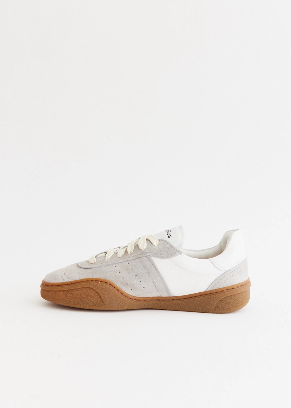 Travel-Friendly Bars W Sneakers