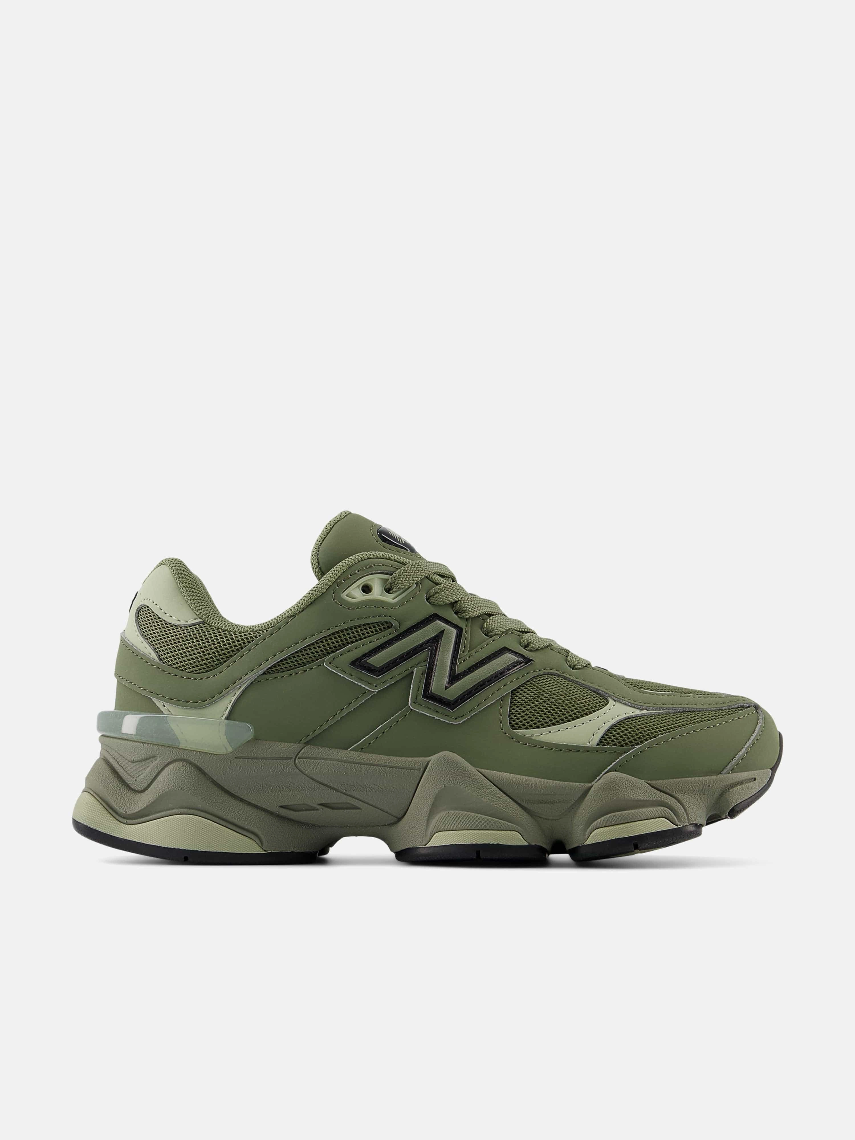 Style Meets Function, Elegant Distinctive Style Boys 9060 Trainers in Green Official Authentic