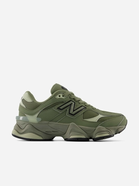 Style Meets Function, Elegant Distinctive Style Boys 9060 Trainers in Green Official Authentic