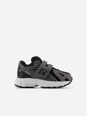 Easter offer Kids 1906 Trainers in Black Innovative Design Tailored Fit, Top Handle