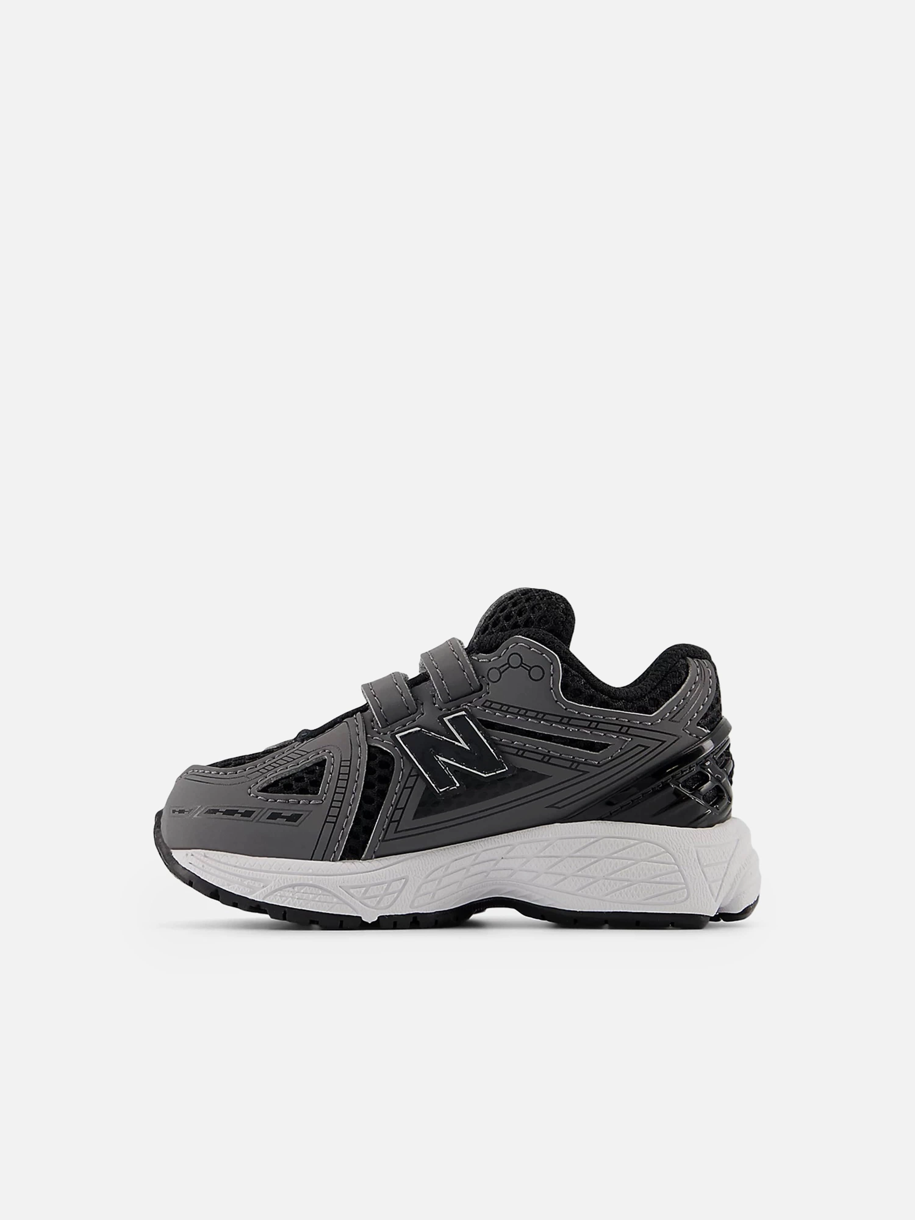 Kids 1906 Trainers in Black Your Go-To Gear, Easy Checkout, Game-Changing Tech