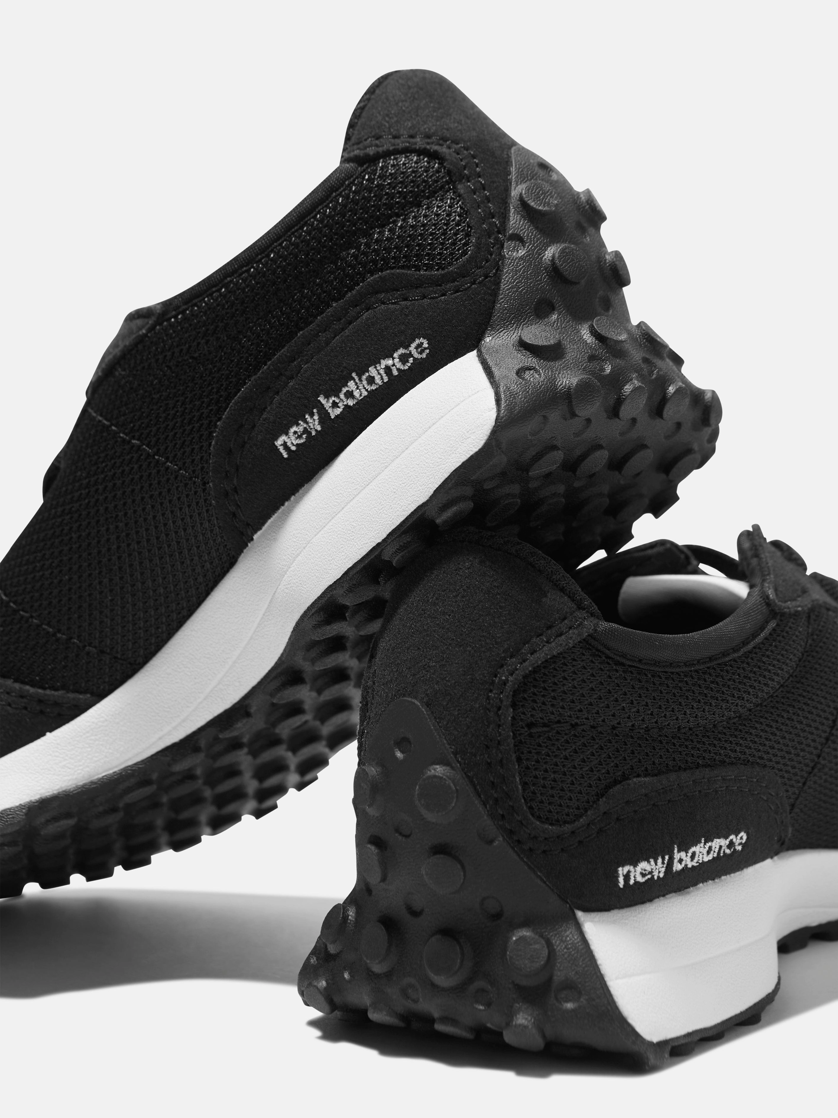 Trendy, Made With Care New Balance Kids 327 Trainers in Black