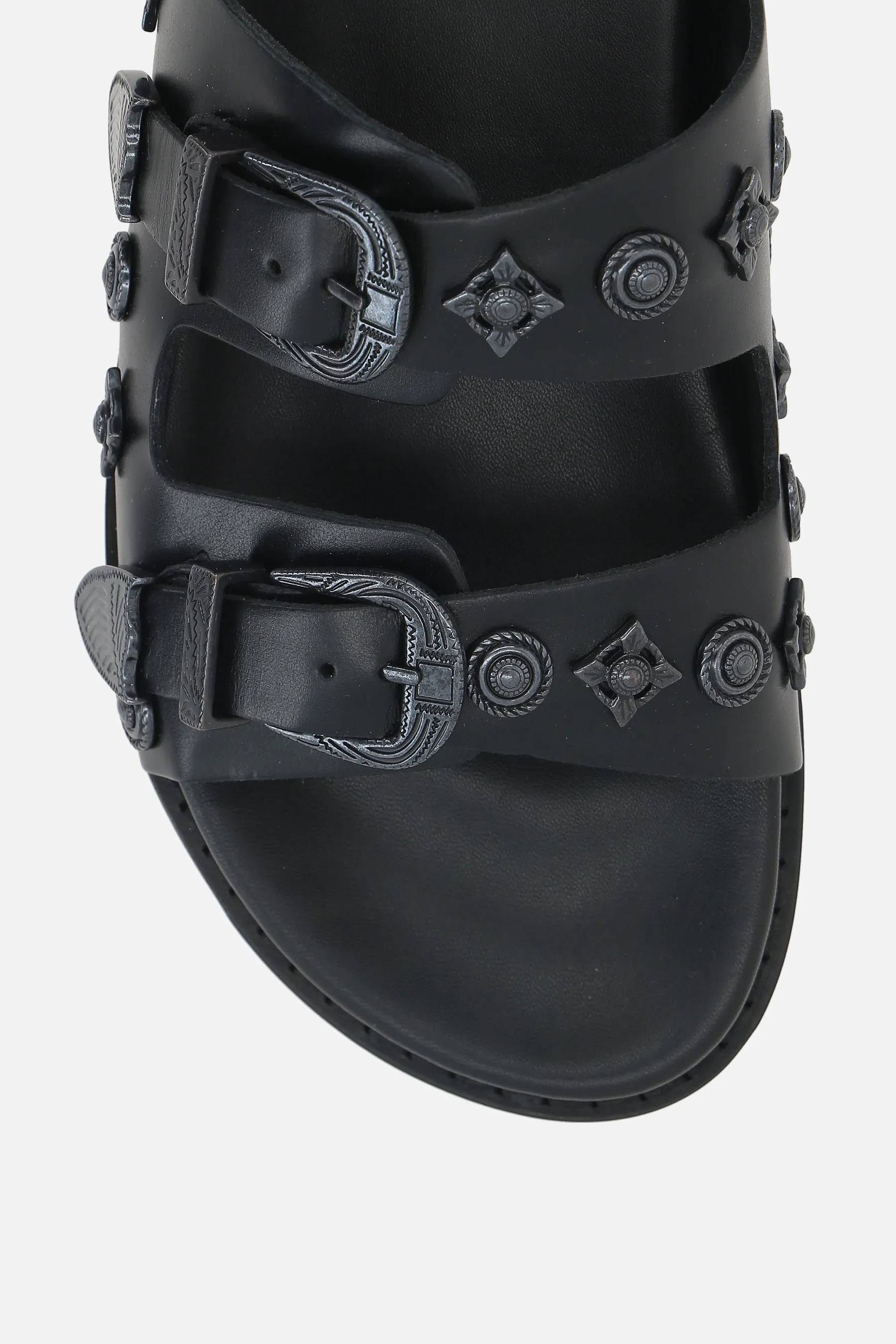 flat sandal in smooth leather with studs