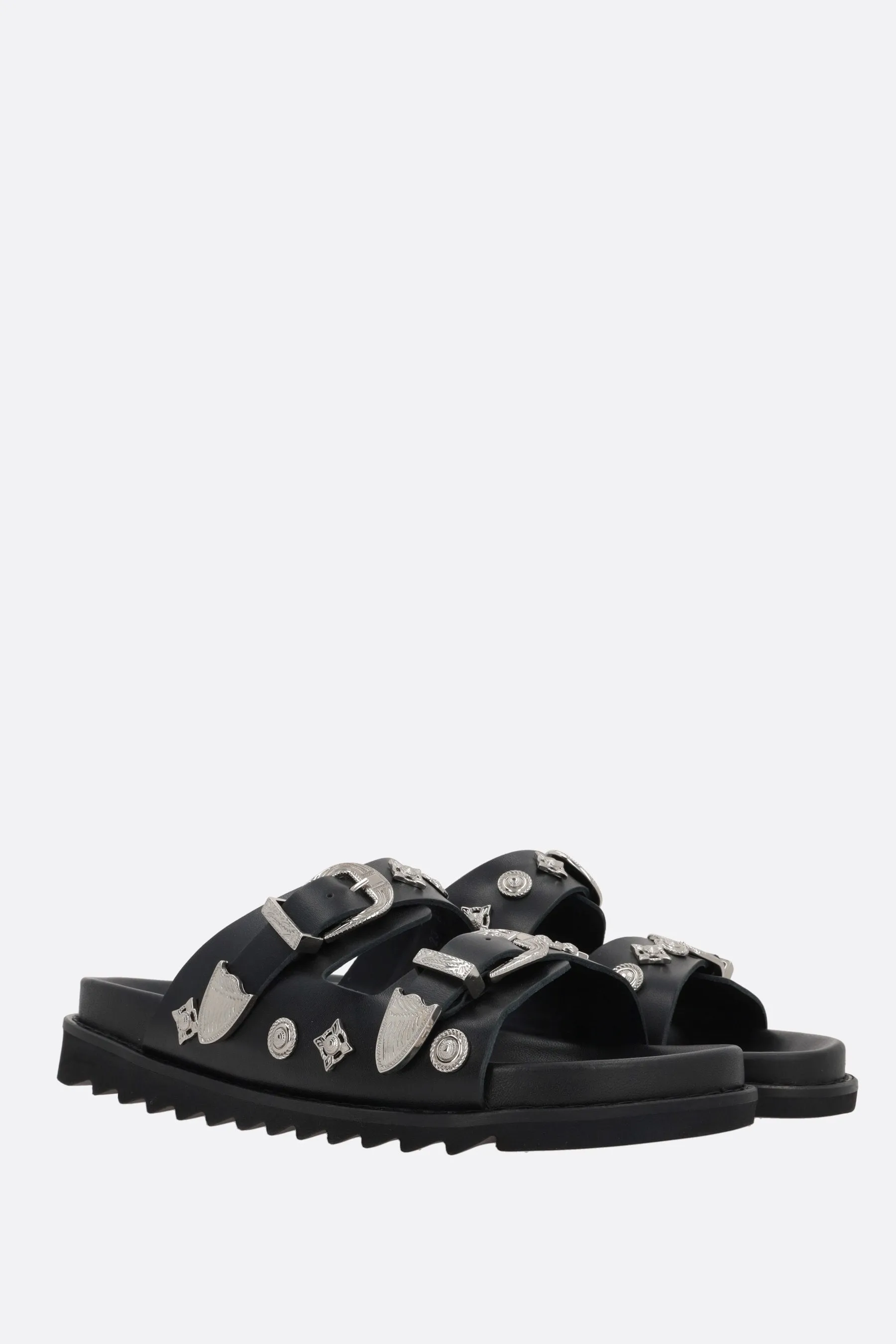 flat sandal in smooth leather with studs