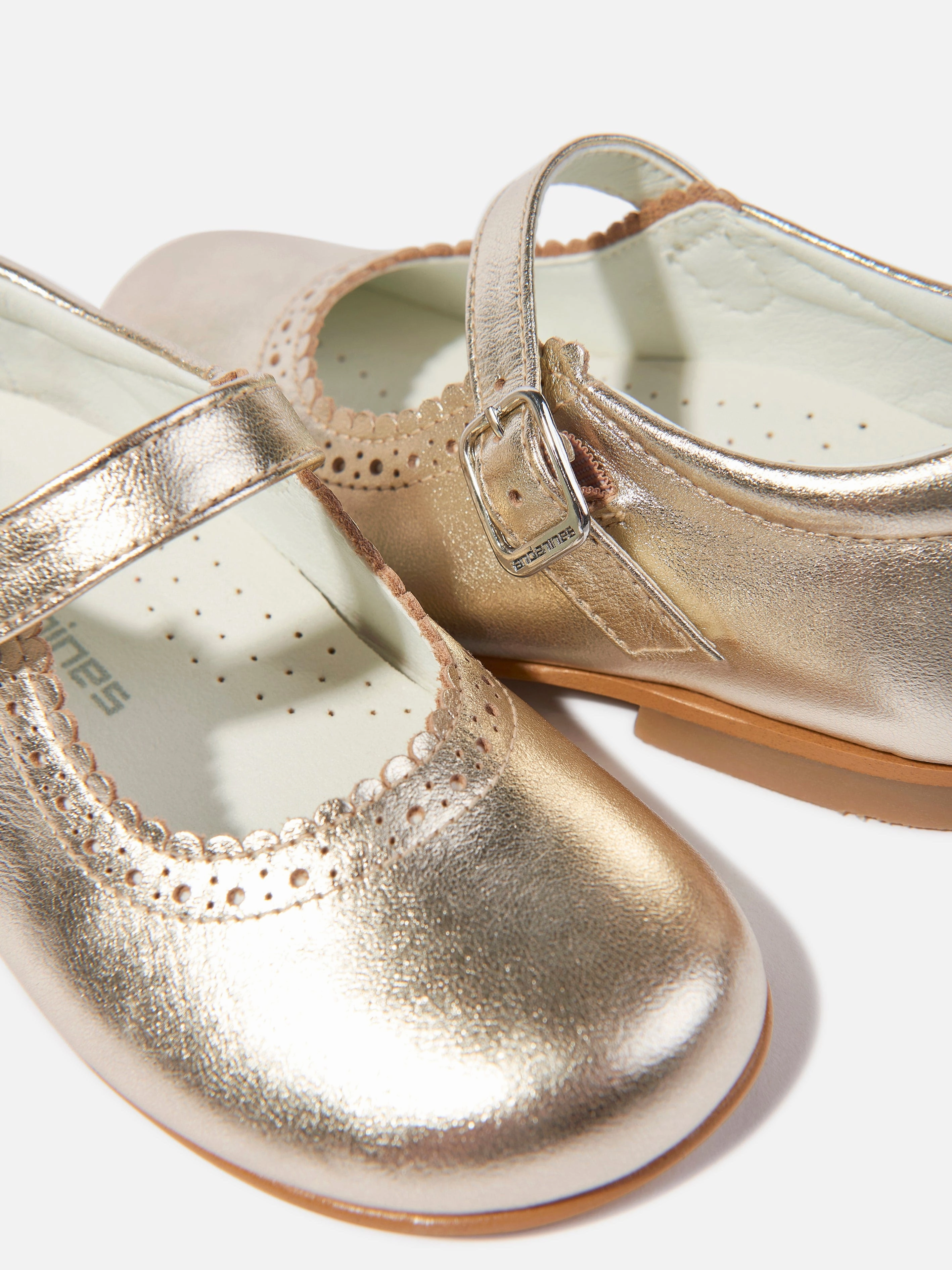 Secure Pocket Andanines Girls Scalloped Edge Mary Jane Shoes in Gold