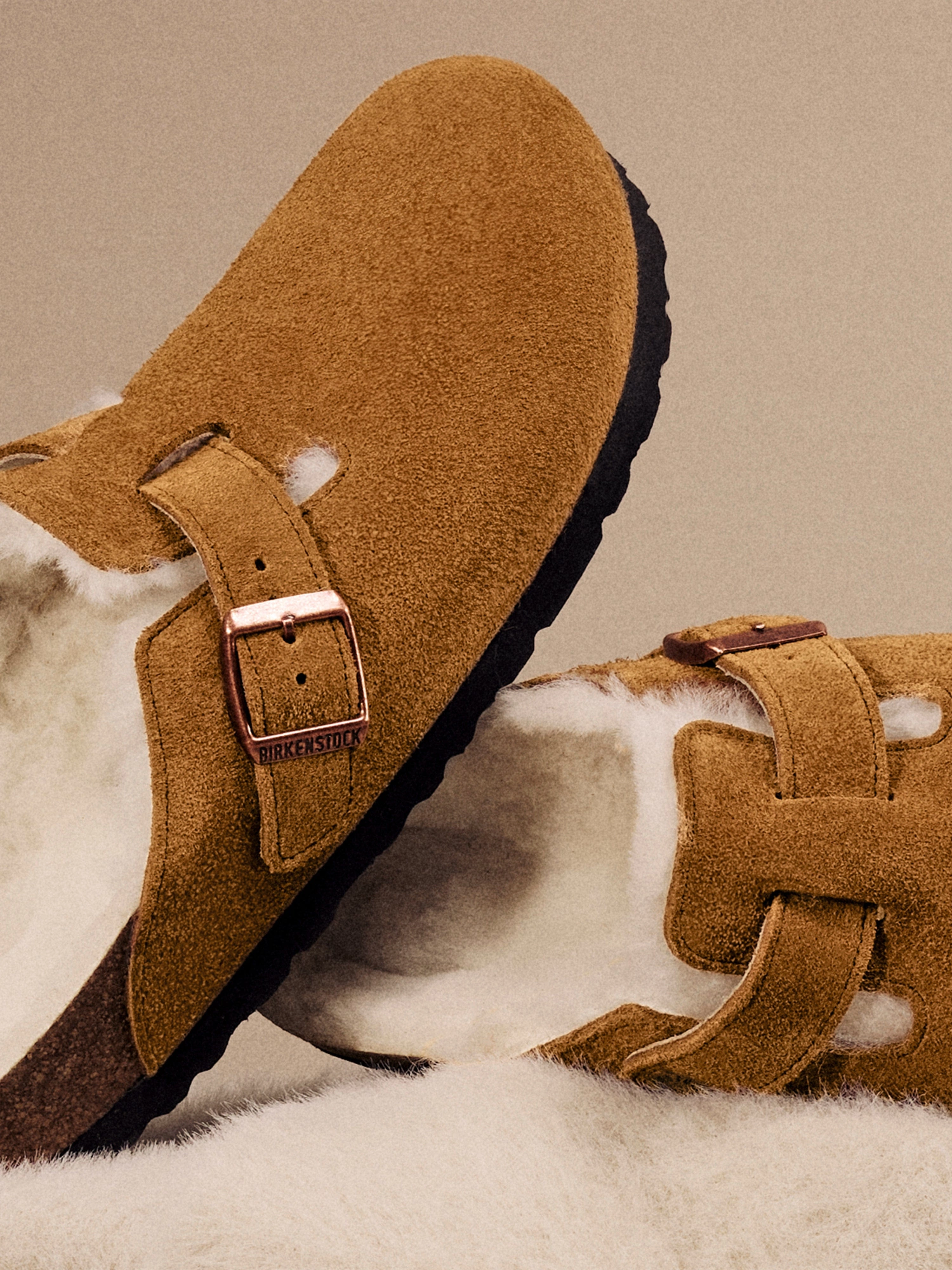 BIRKENSTOCK Boston Shearling Suede Clogs in Brown Vintage, Raffia Woven Summer Bag
