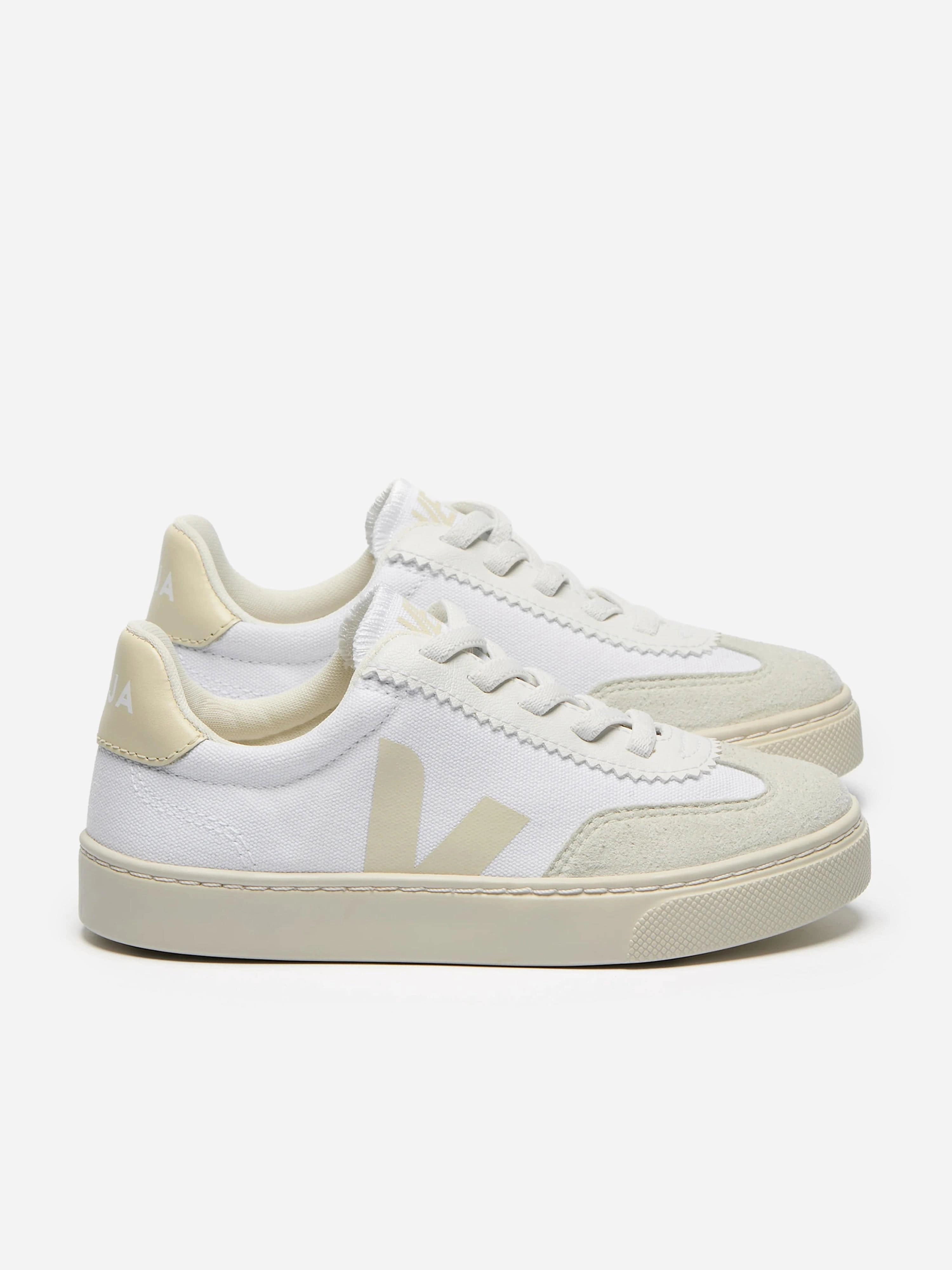 No-Fuss Design Veja Kids Canvas Small Volley Trainers in White Engineered To Perform