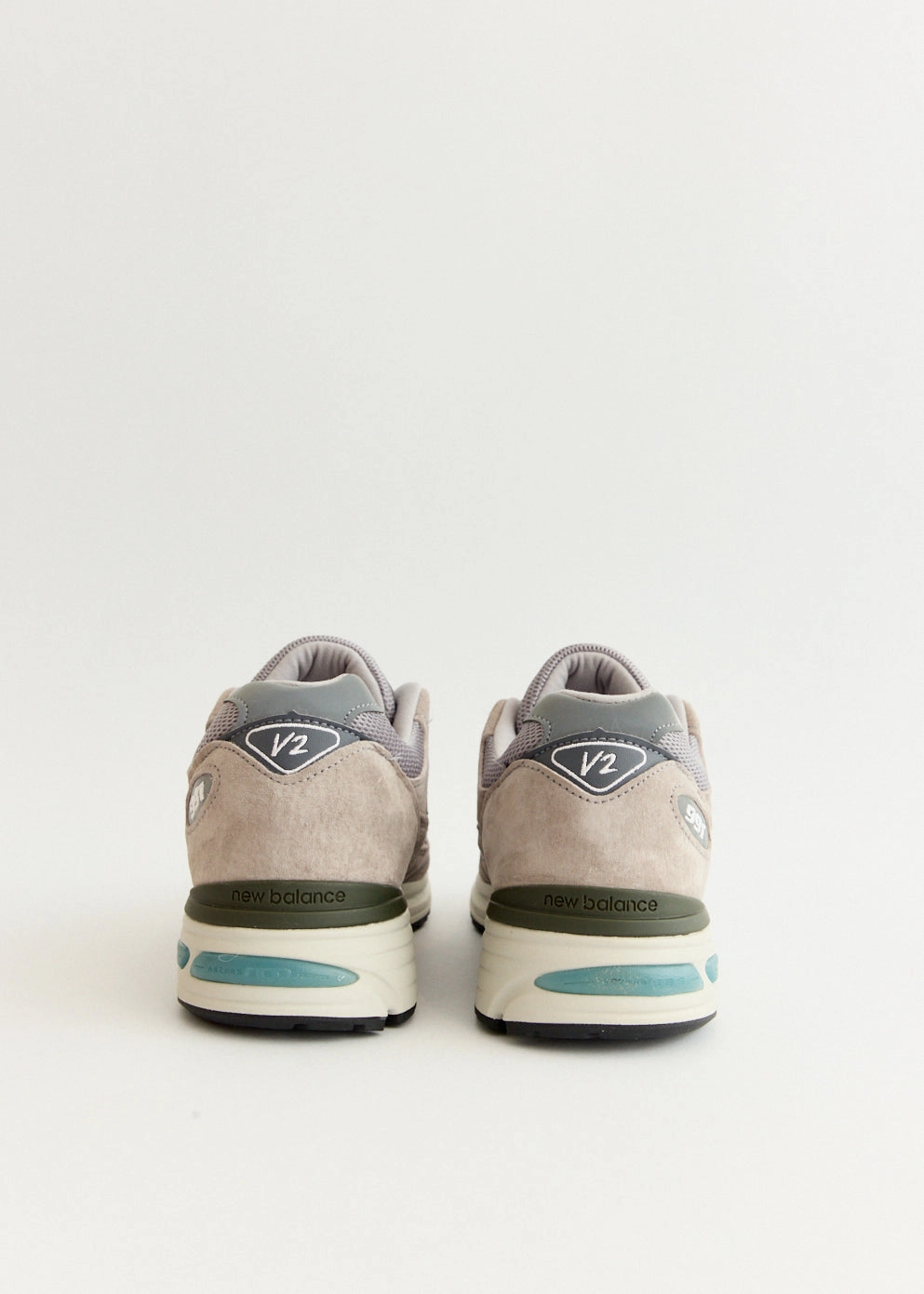 Multi-Purpose Use MADE in UK 991v2 'Dove' Sneakers Tap To View