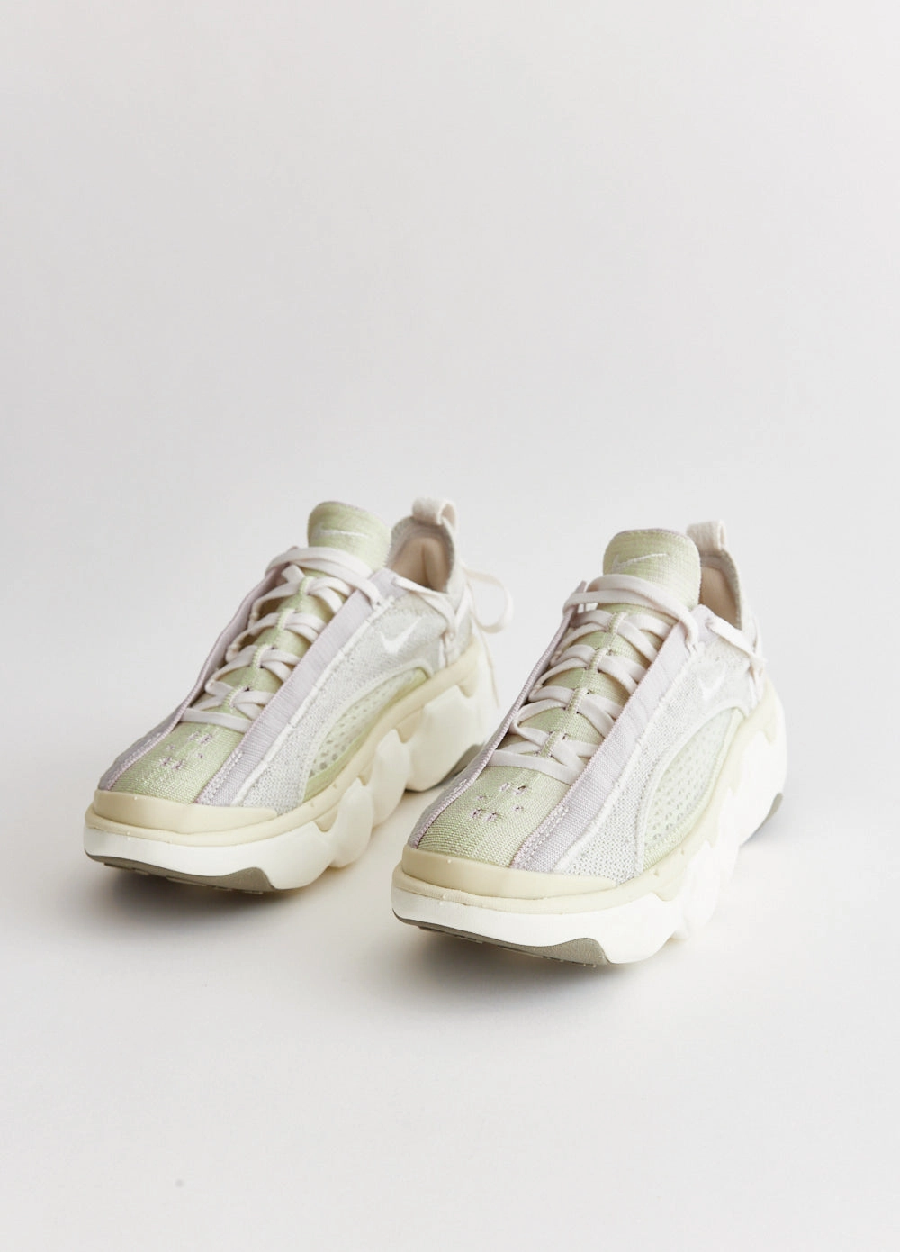 Suede, Premium Travel Backpack Women's Flyknit Bloom 'Light Bone' Sneakers