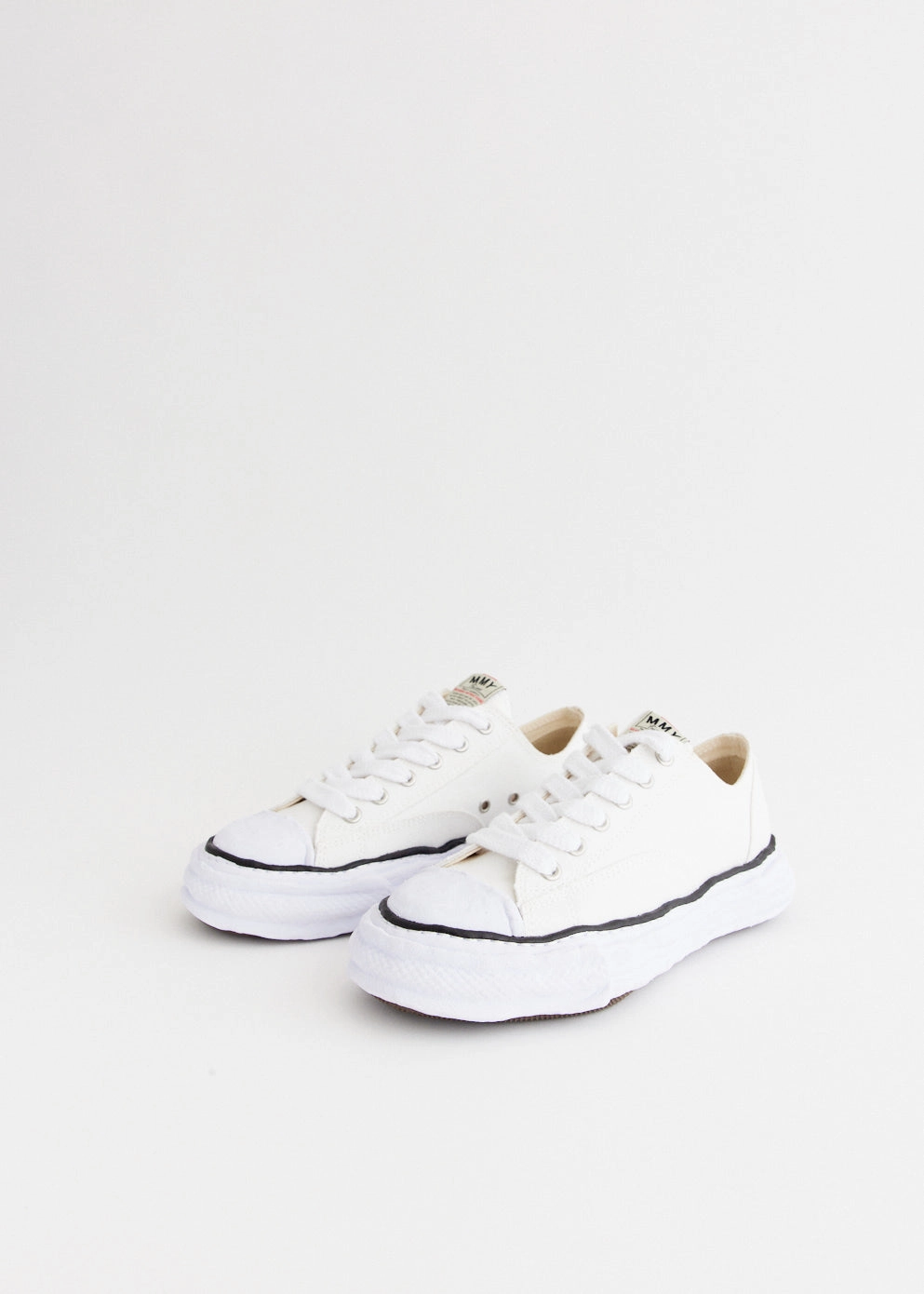 Refined Look Peterson 23 Low Top Sneakers