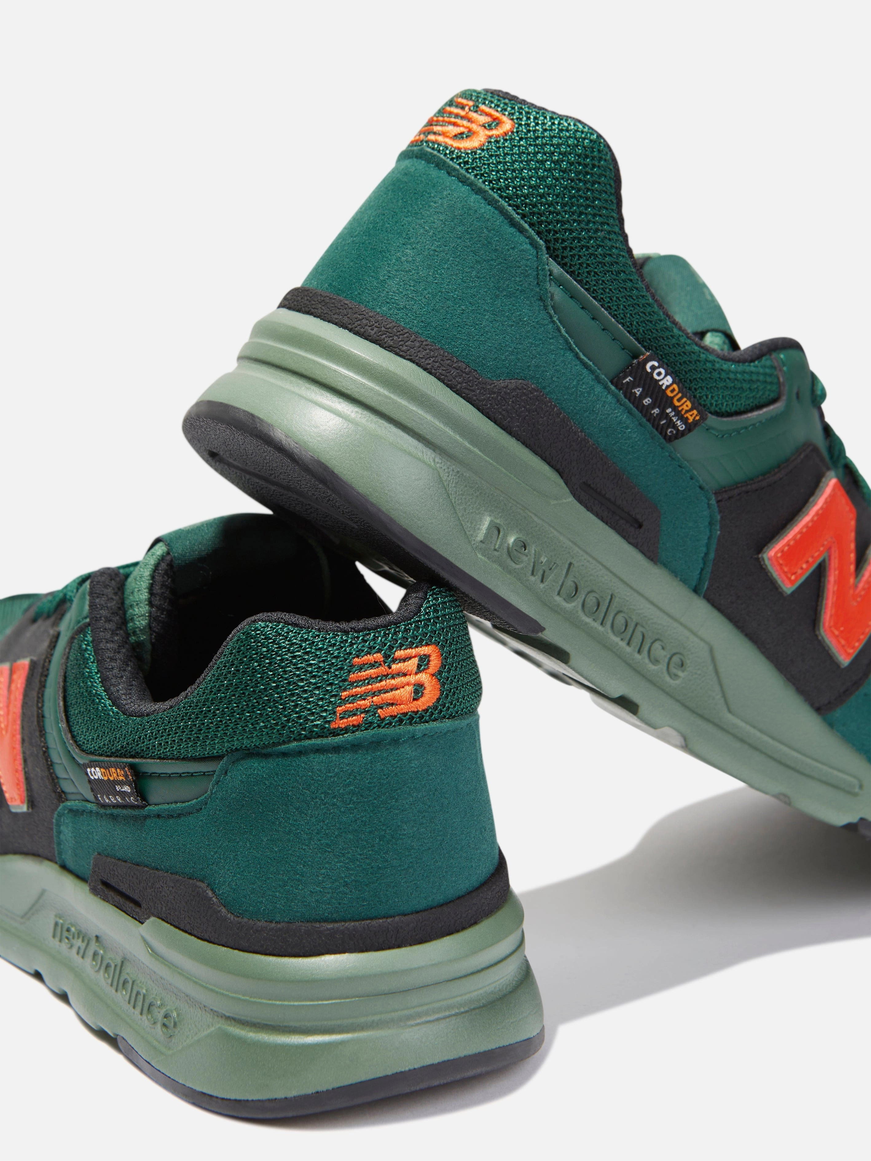 This Is A Steal New Balance Kids 997 Winterized Grade Trainers Luggage Strap