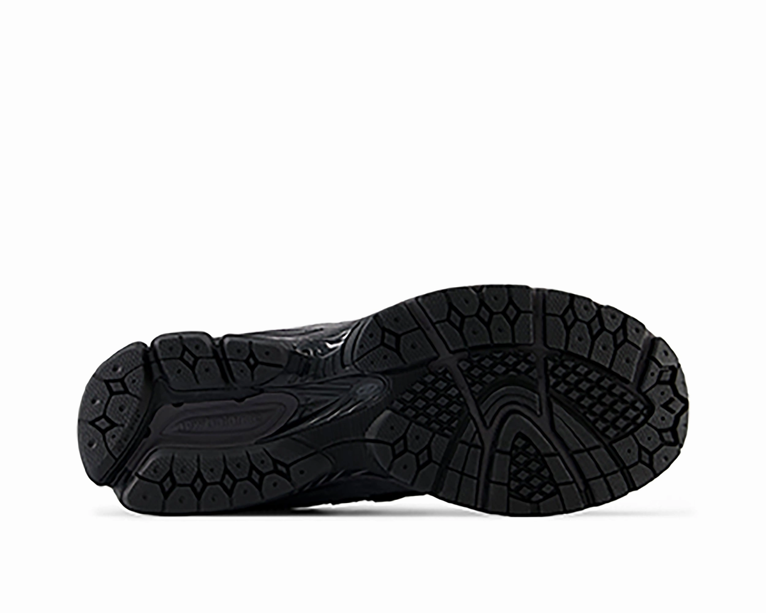 Multiple Compartments Men`s New Balance 2002R Smooth Finish