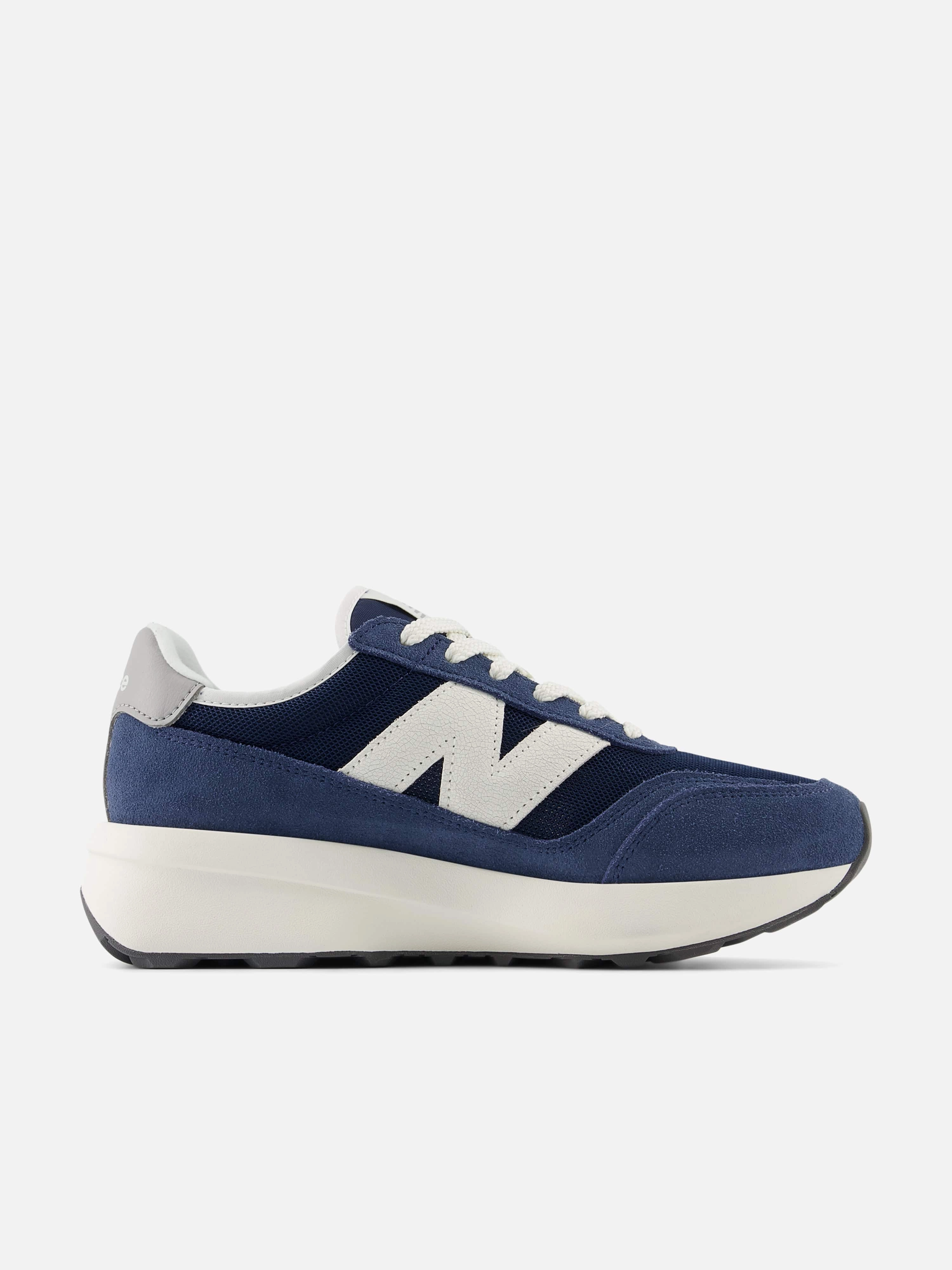 Utilitarian Expert option Kids 370 Trainers in Blue Sports Use