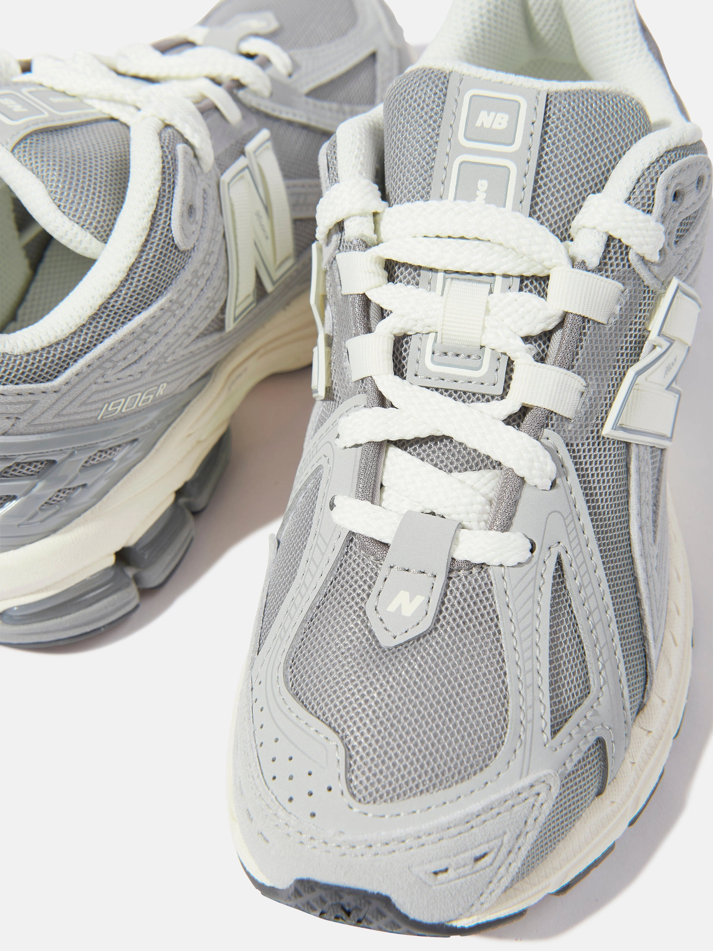 Vegan Leather Shoulder Bag New Balance Kids 1906 Trainers in Grey Perfect For Daily Use