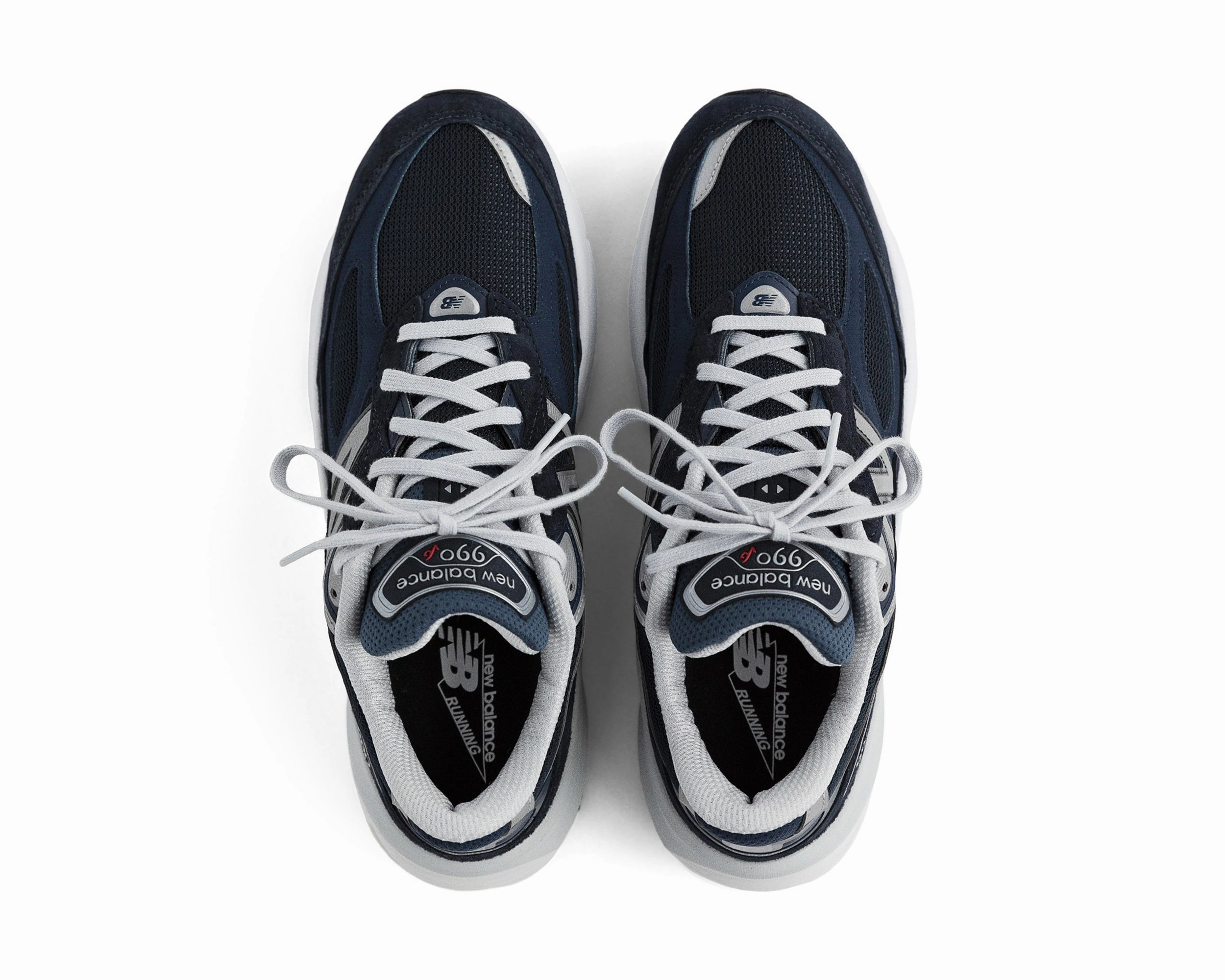 Perfect Fit, Buckle Closure Men`s M990v6 Sneakers