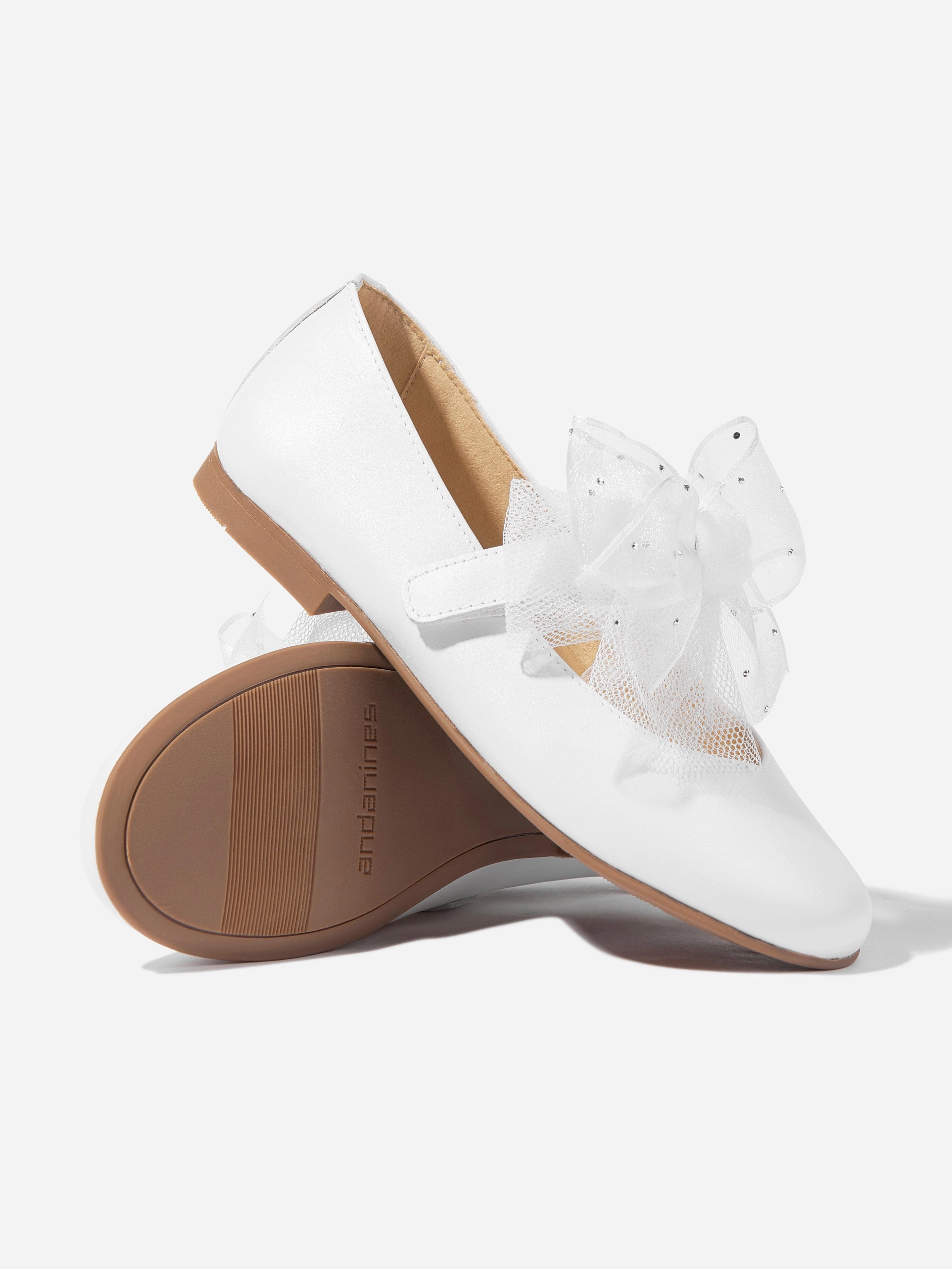 Your Style, Your Way Andanines Girls Bow Shoes in White Clutch With Magnetic Snap Closure