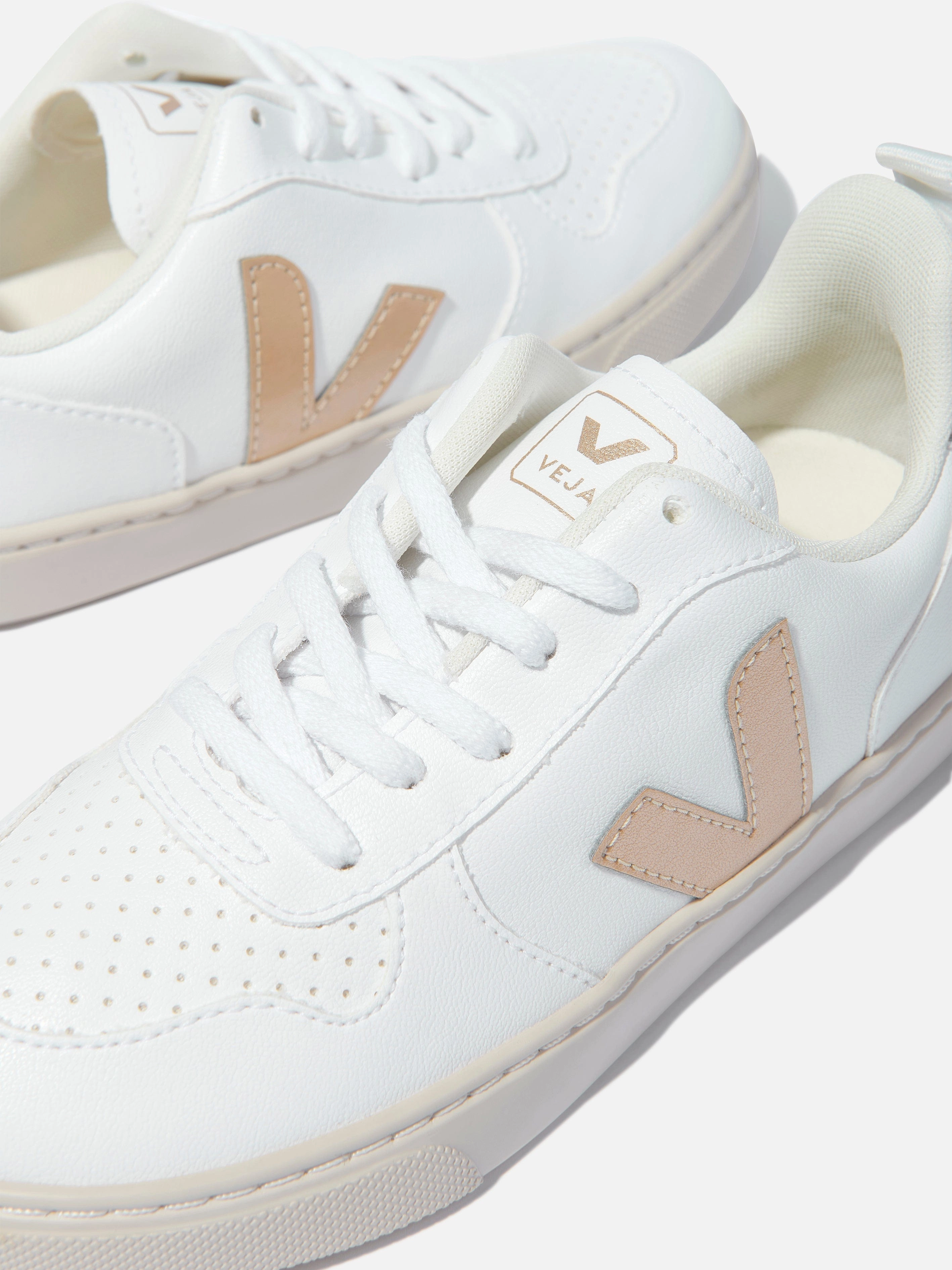 Raffia Woven Summer Bag Veja Kids V-10 Laces Trainers in White