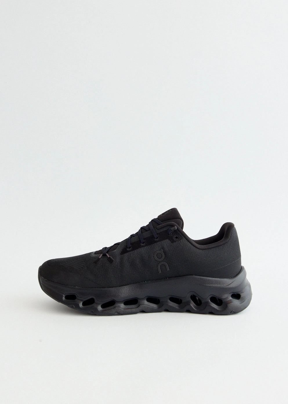 Cloudtilt 'Eclipse Black' Sneakers Ready For The Outdoors, Designed For Everyday Use