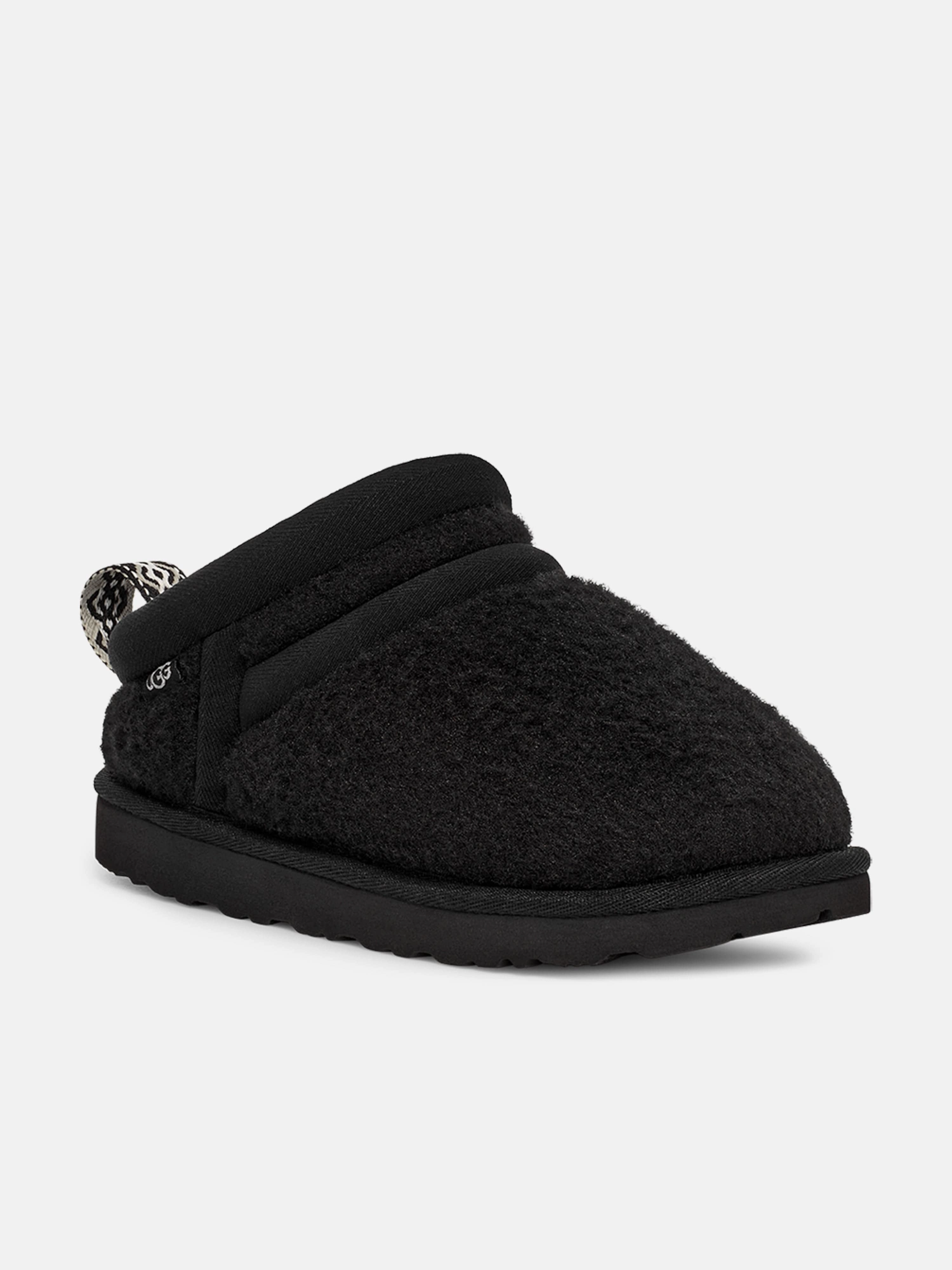 Outfit For The Weekend UGG Kids Astro Ultra Slippers in Black Ergonomic & Efficient
