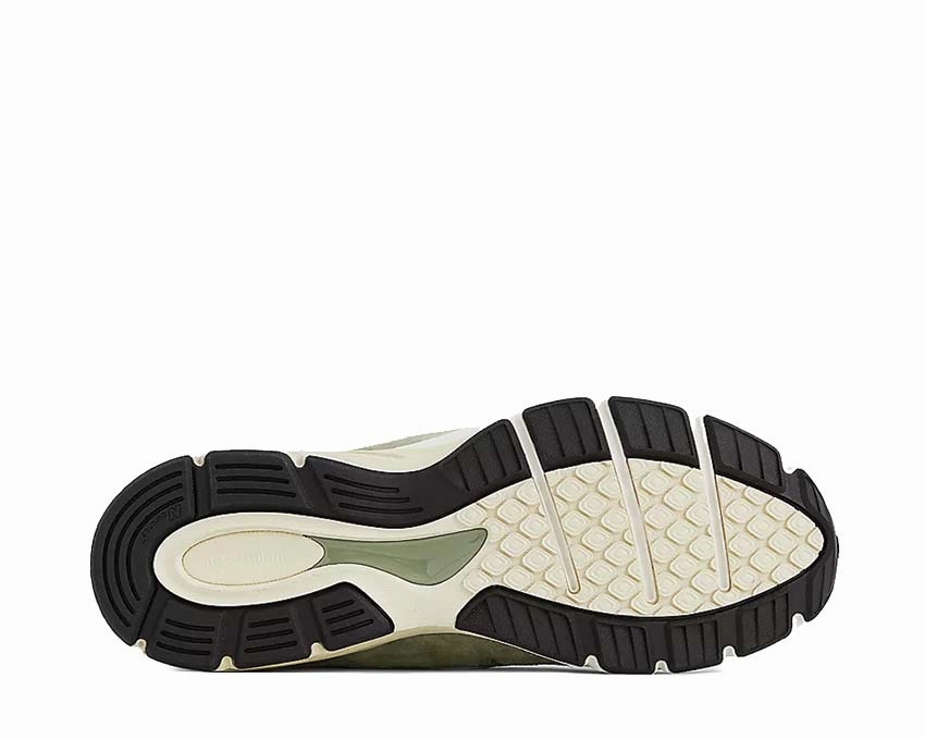 Exterior Pocket New Balance 990v4 Made in USA Olive Statement