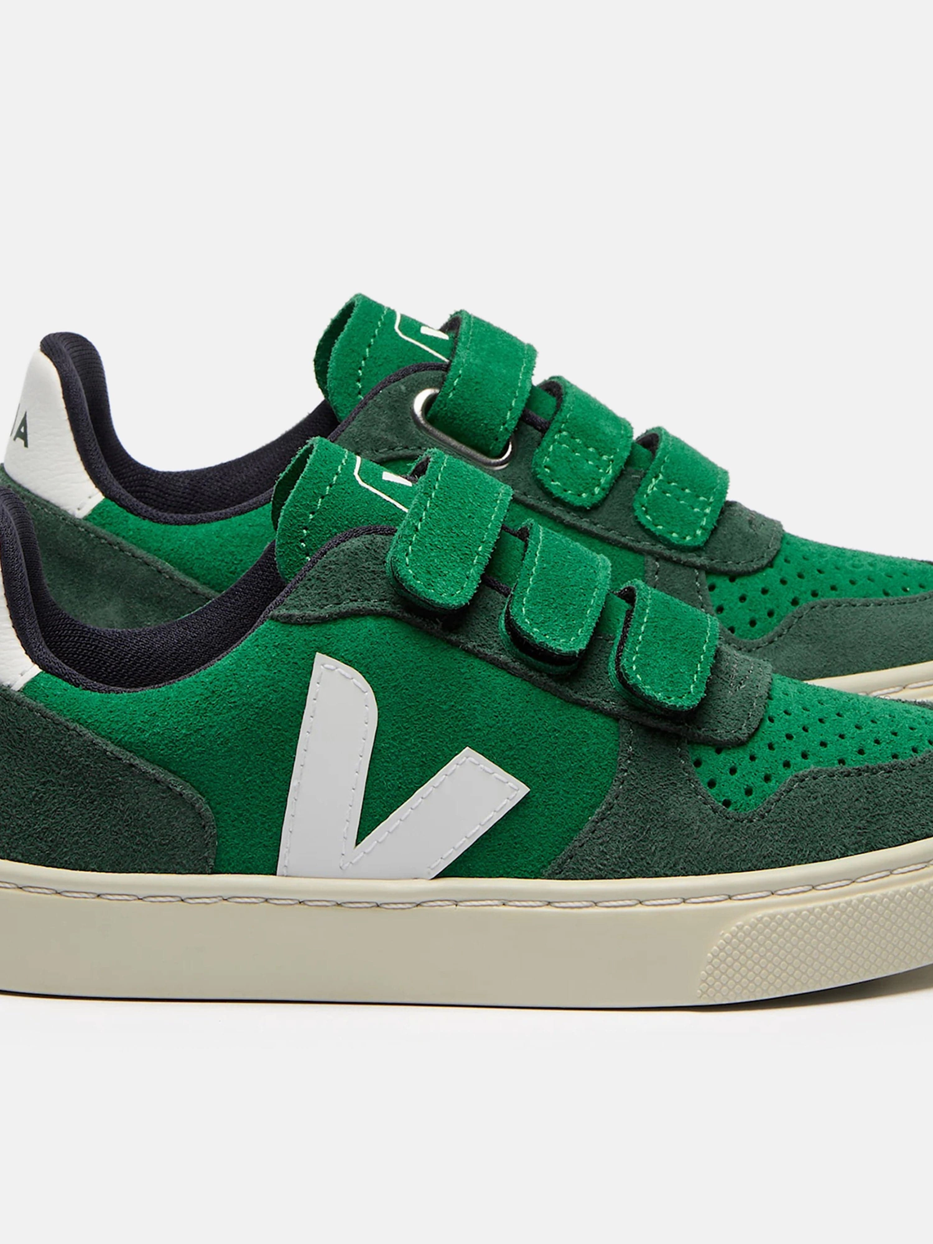 Water Bottle Pocket Veja Kids Suede Small V-10 Trainers in Green Smooth Finish