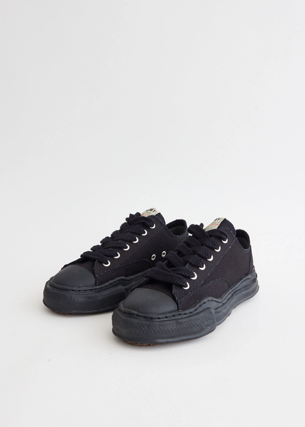 Handcrafted Peterson Low Canvas Low-Top Sneakers