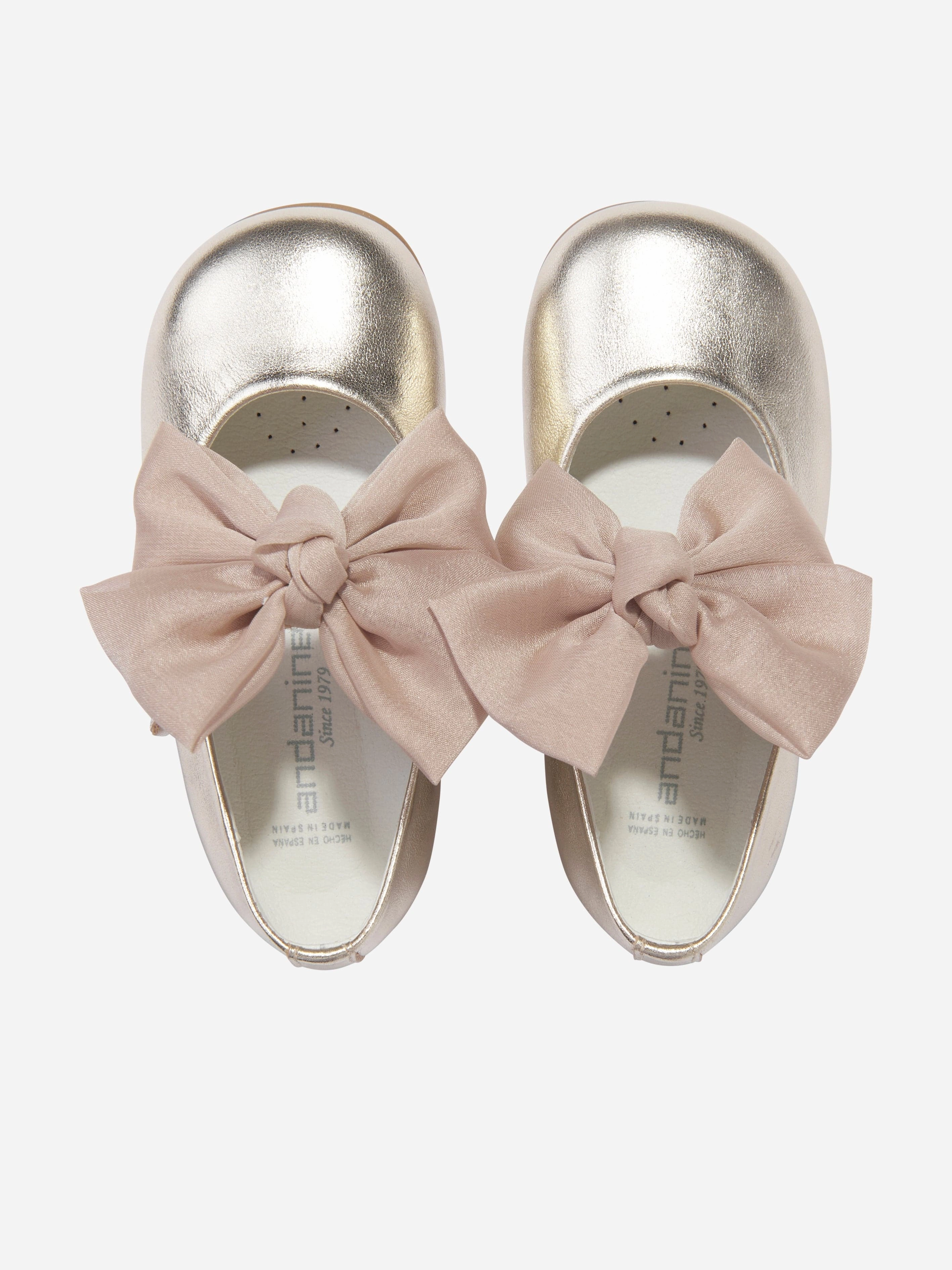 Superior Materials Andanines Girls Leather Bow Shoes in Gold