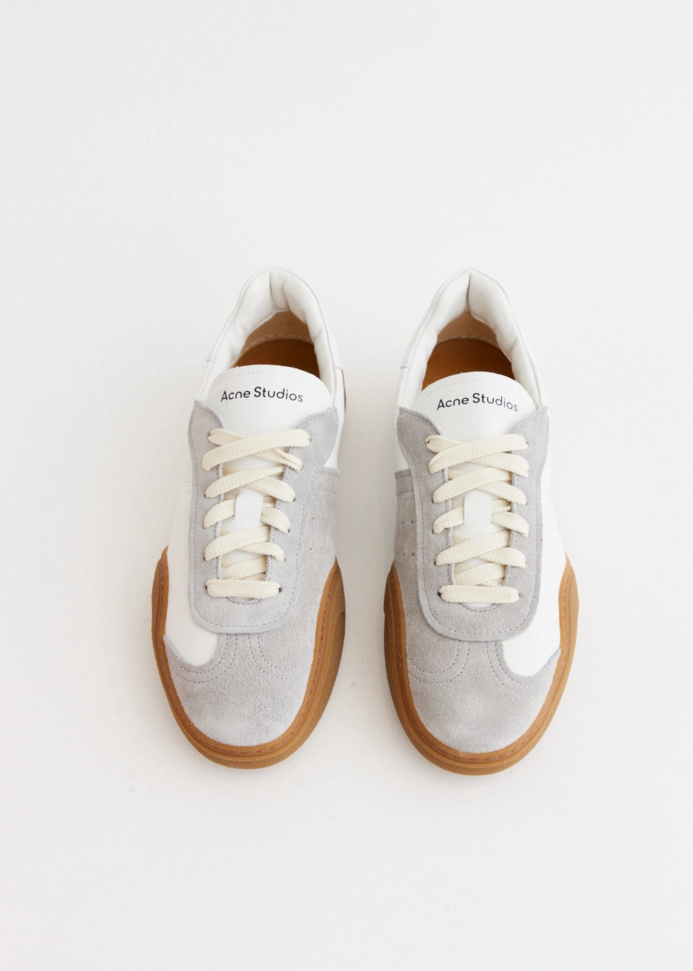 Space-Saving Bars M Sneakers