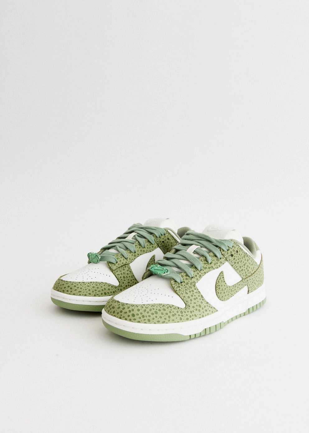 Clutch With Magnetic Snap Closure Women's Dunk Low 'Safari Oil Green' Sneakers