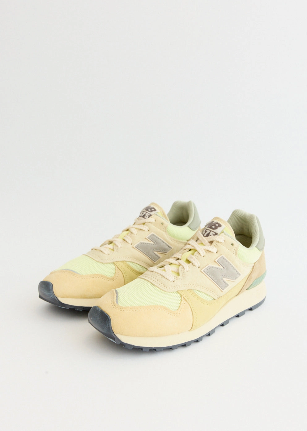 x AURALEE 475 'Aloe Wash' Sneakers Collapsible, Magnetic Closure