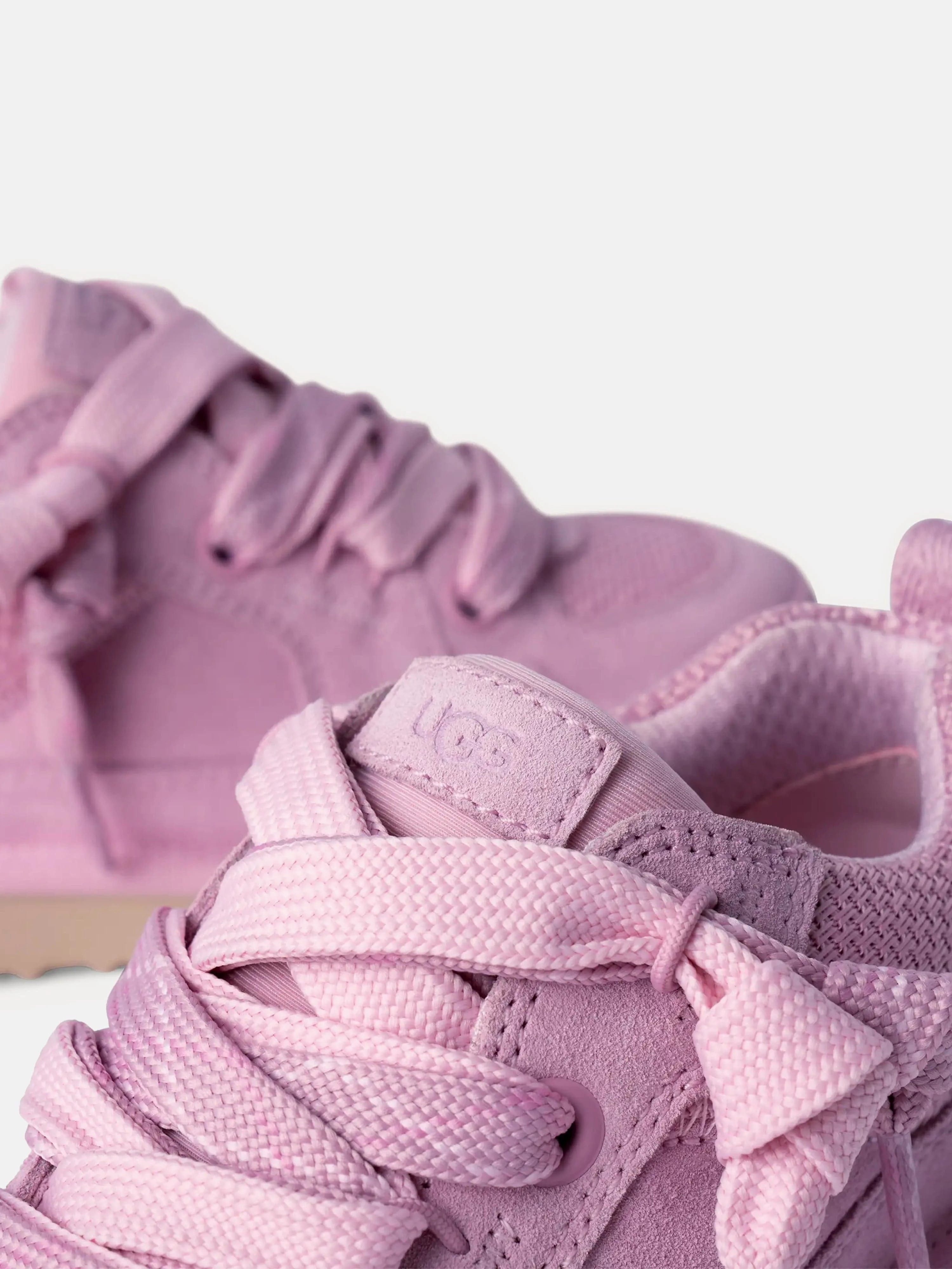 For City Or Trail Girls Lo Lowmel Trainers in Pink