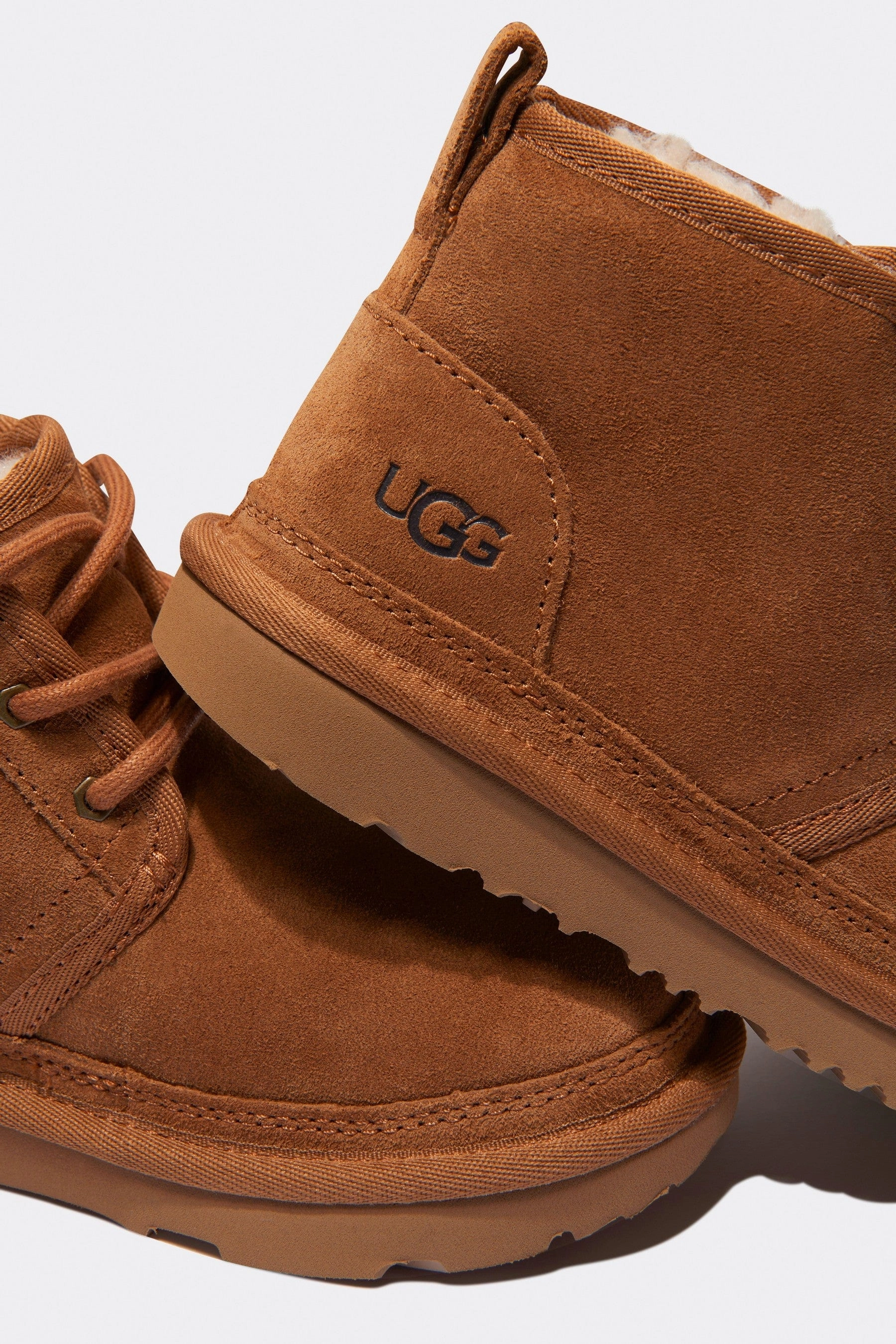 Luggage Strap, Expandable Weekend Duffel Bag, Travel-Friendly UGG Boys Neumel Boots