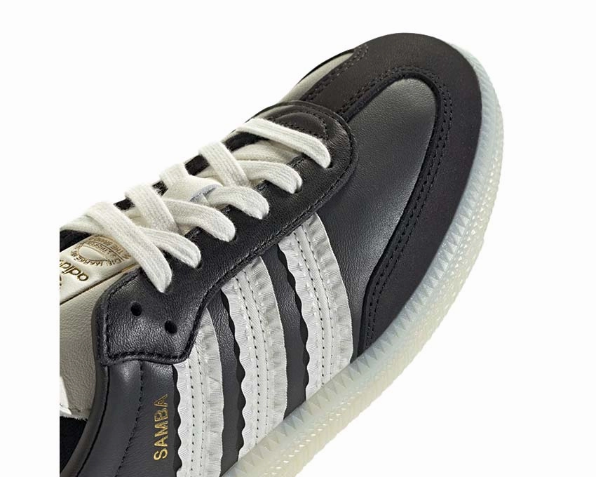 Buckle Closure, Anti-Slip Grip, Quilted Adidas Samba OG "Carbon" W