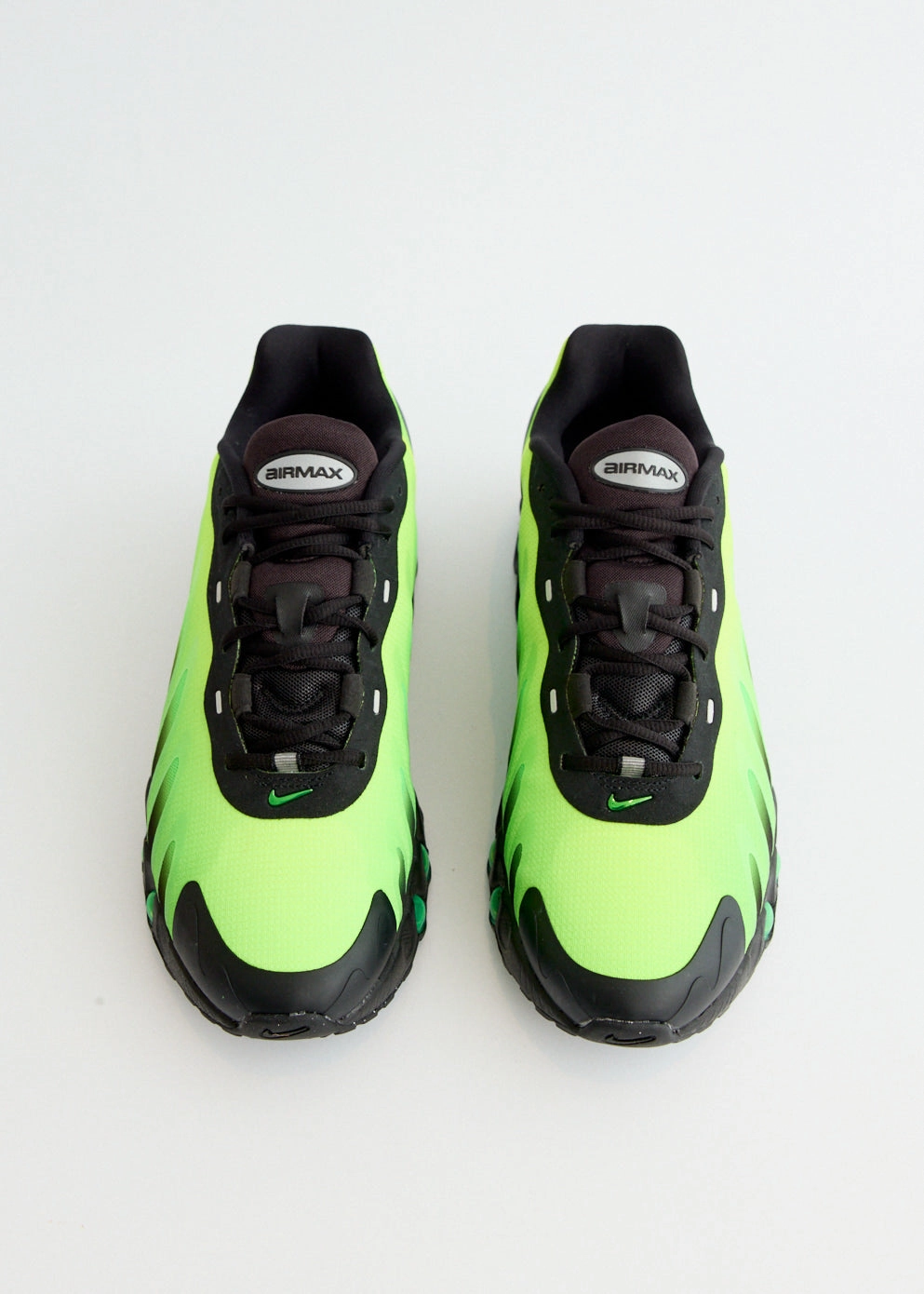 Air Max Dn8 'Green Strike' Sneakers Brown Leather Duffel, Elegant Simplicity