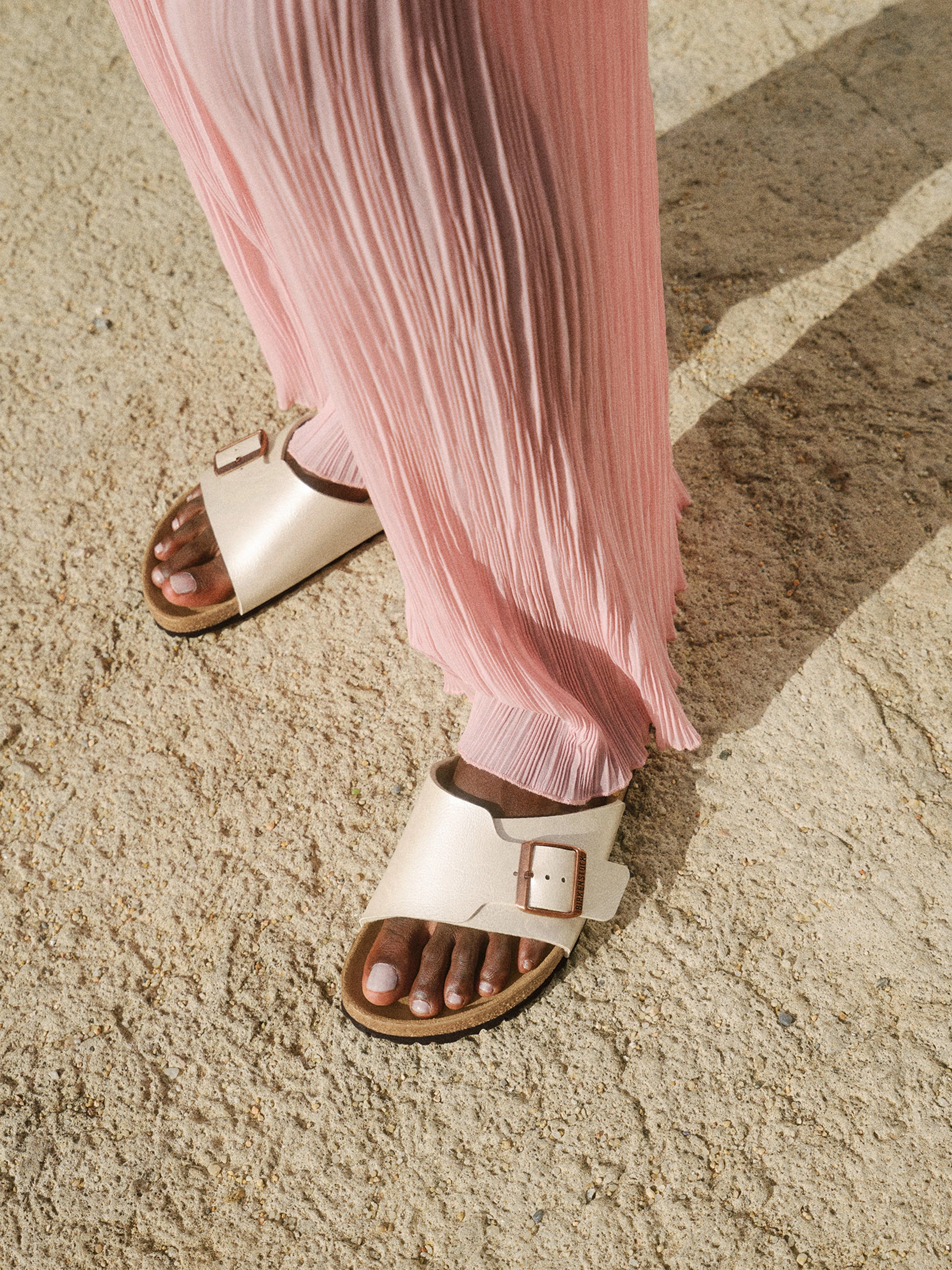 BIRKENSTOCK Girls Arizona Classic Metallic Sandals in Gold Leather Satchel Handbag, Next-Level Comfort