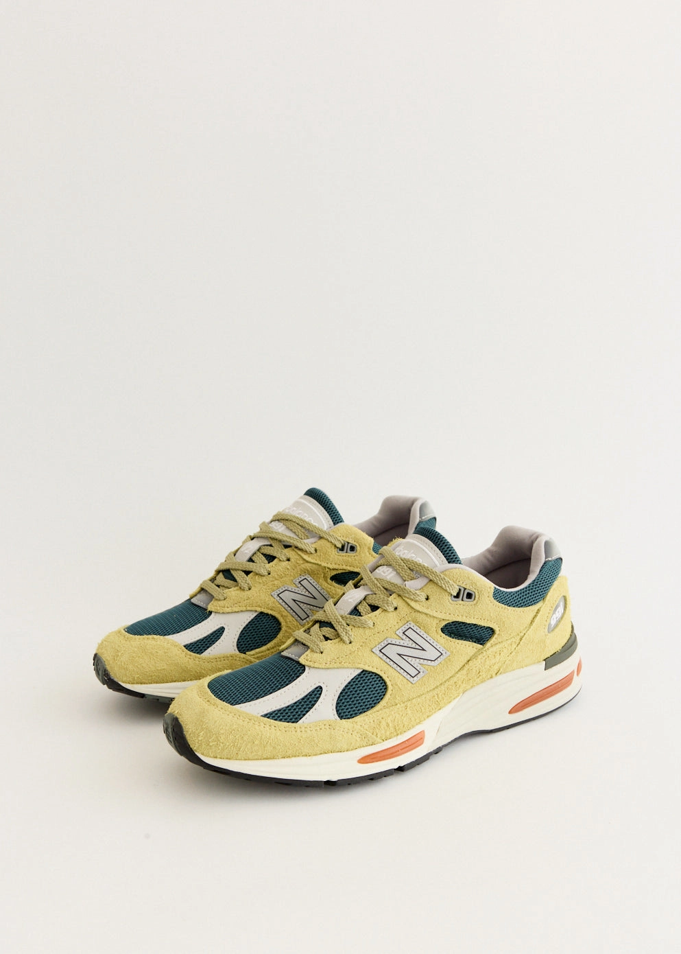 Perfect For All Seasons, Adaptable For Any Setting MADE in UK 991v2 'Beechnut' Sneakers
