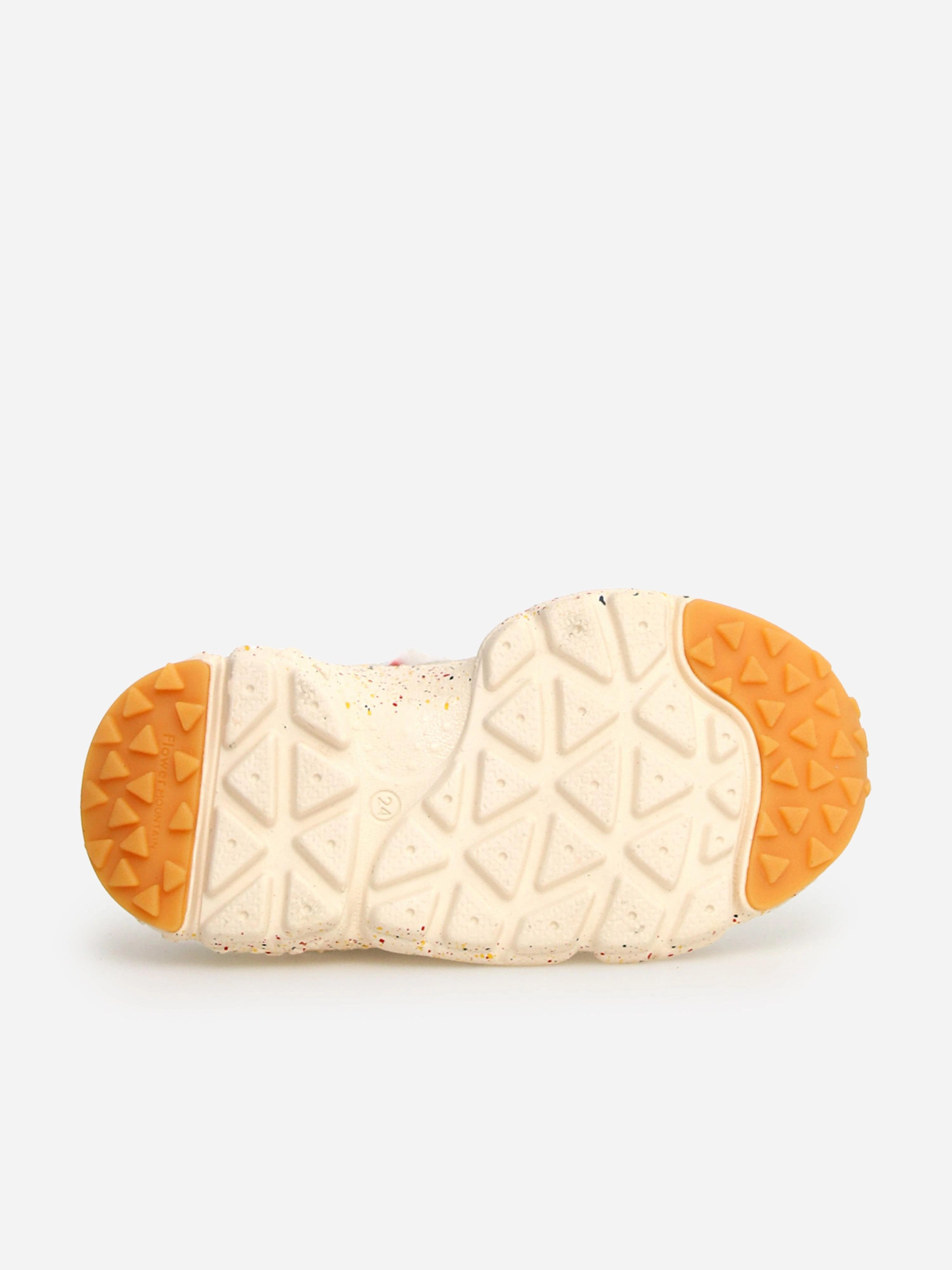Strap Slider Flower Mountain Kids Raikiri Trainers in Ivory Sleek & Affordable