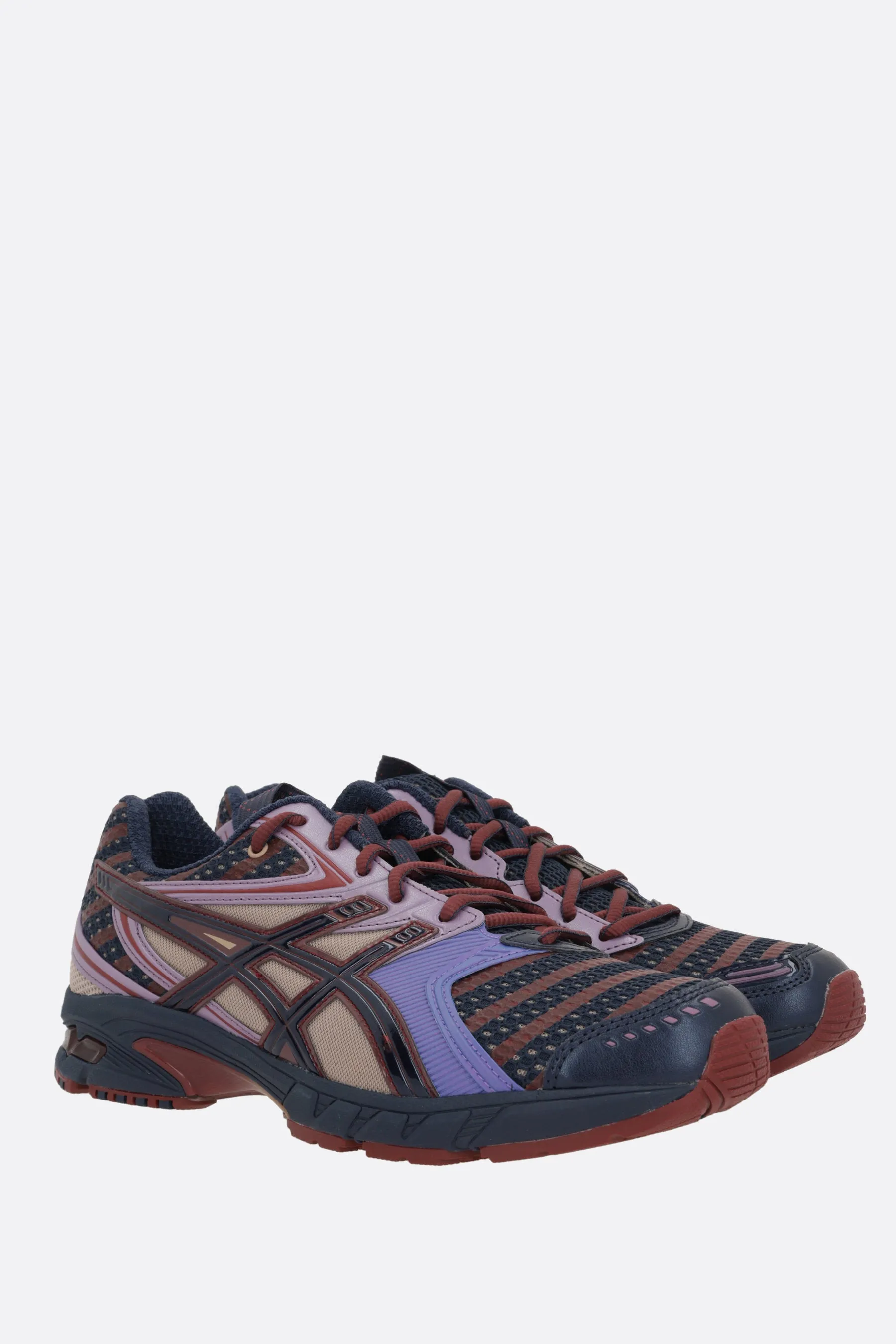 UB9-S GEL-DS TRAINER 14 sneaker