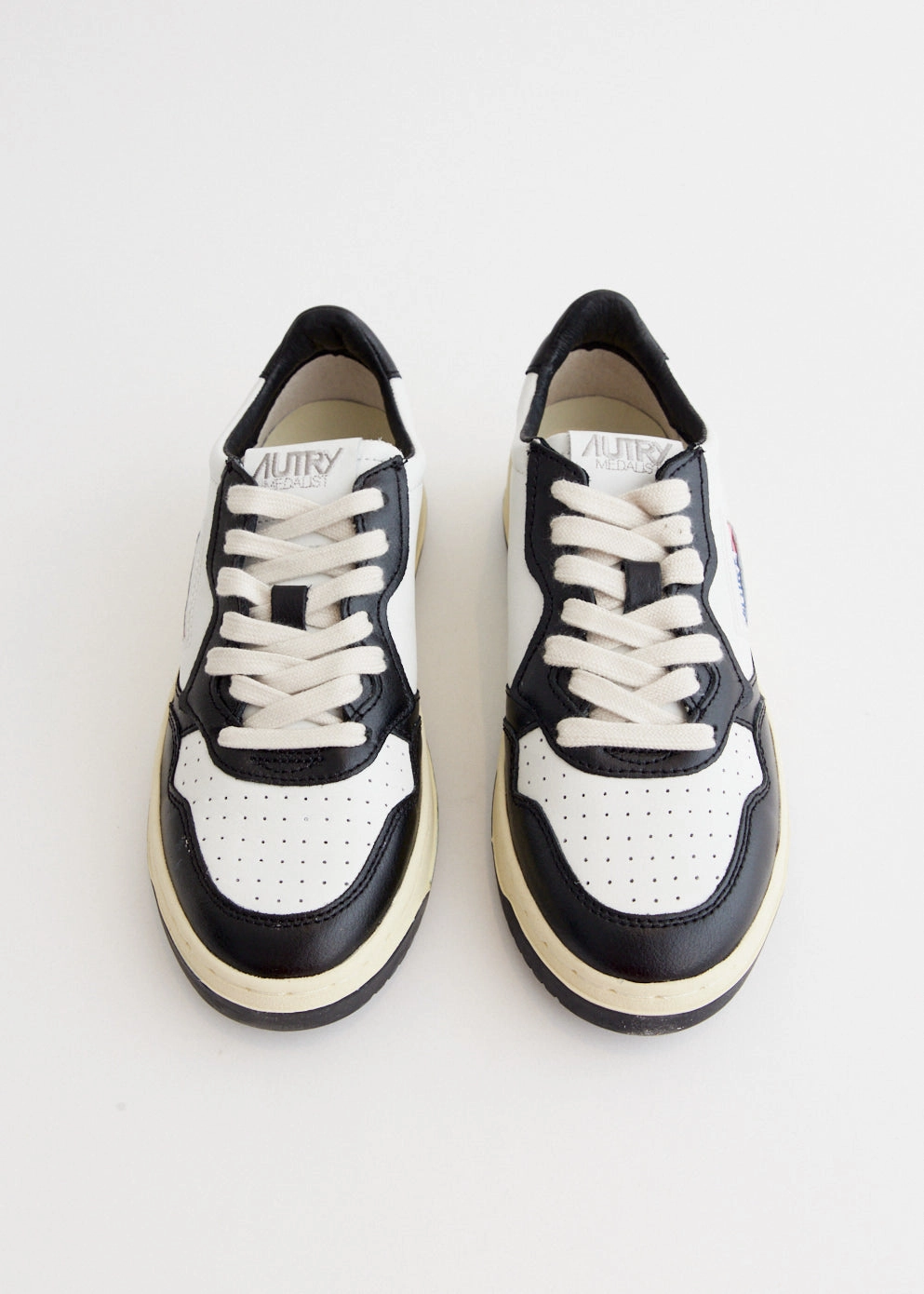 Women's Medalist Sneakers Magnetic Snap, Effortless Elegance